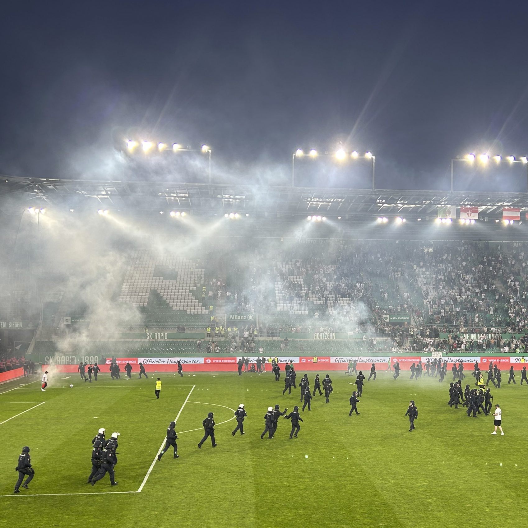 Keine Geisterspiele gibt es nach dem Derby-Eklat.