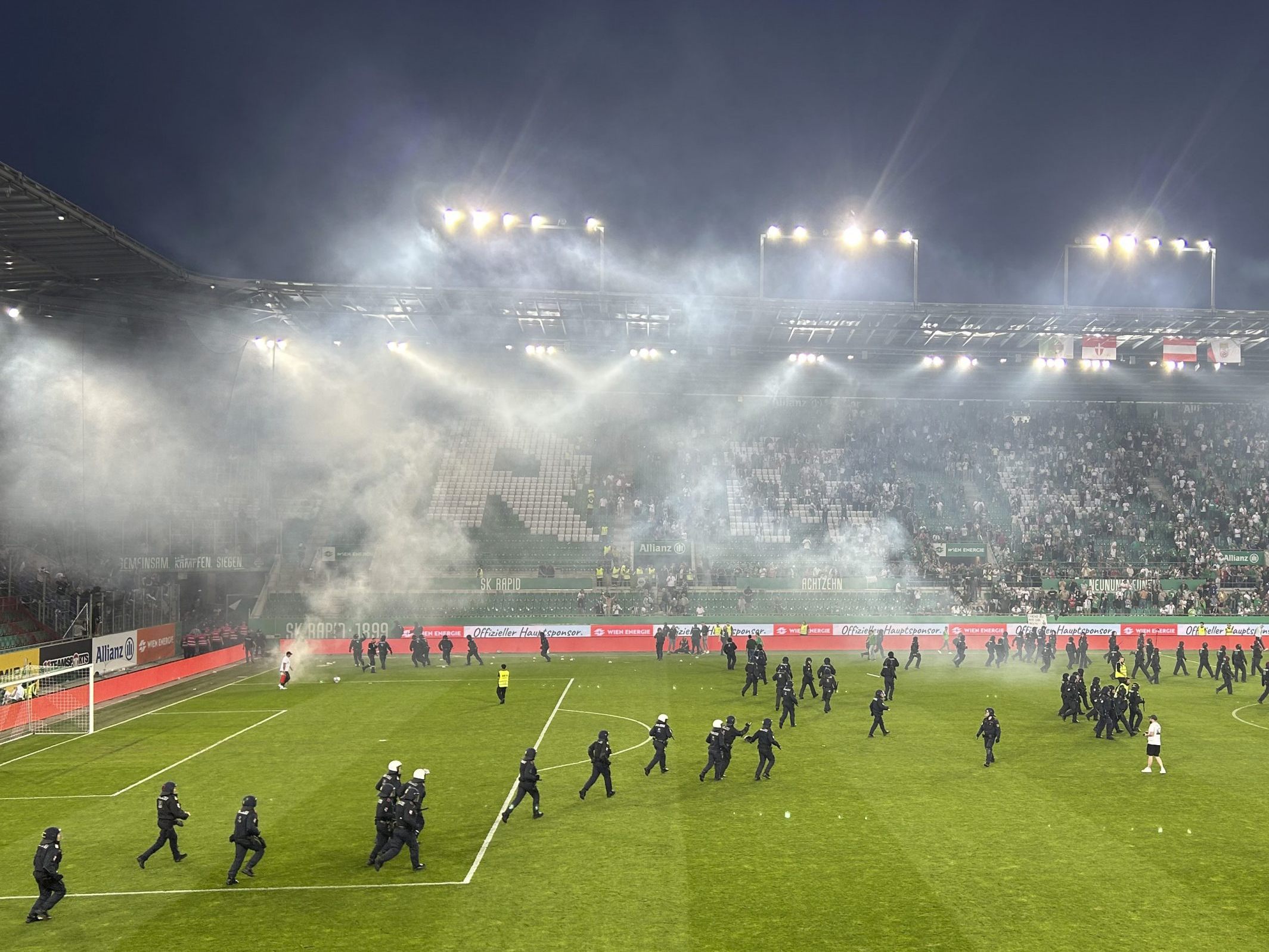 Keine Geisterspiele gibt es nach dem Derby-Eklat. Keine Geisterspiele gibt es nach dem Derby-Eklat.