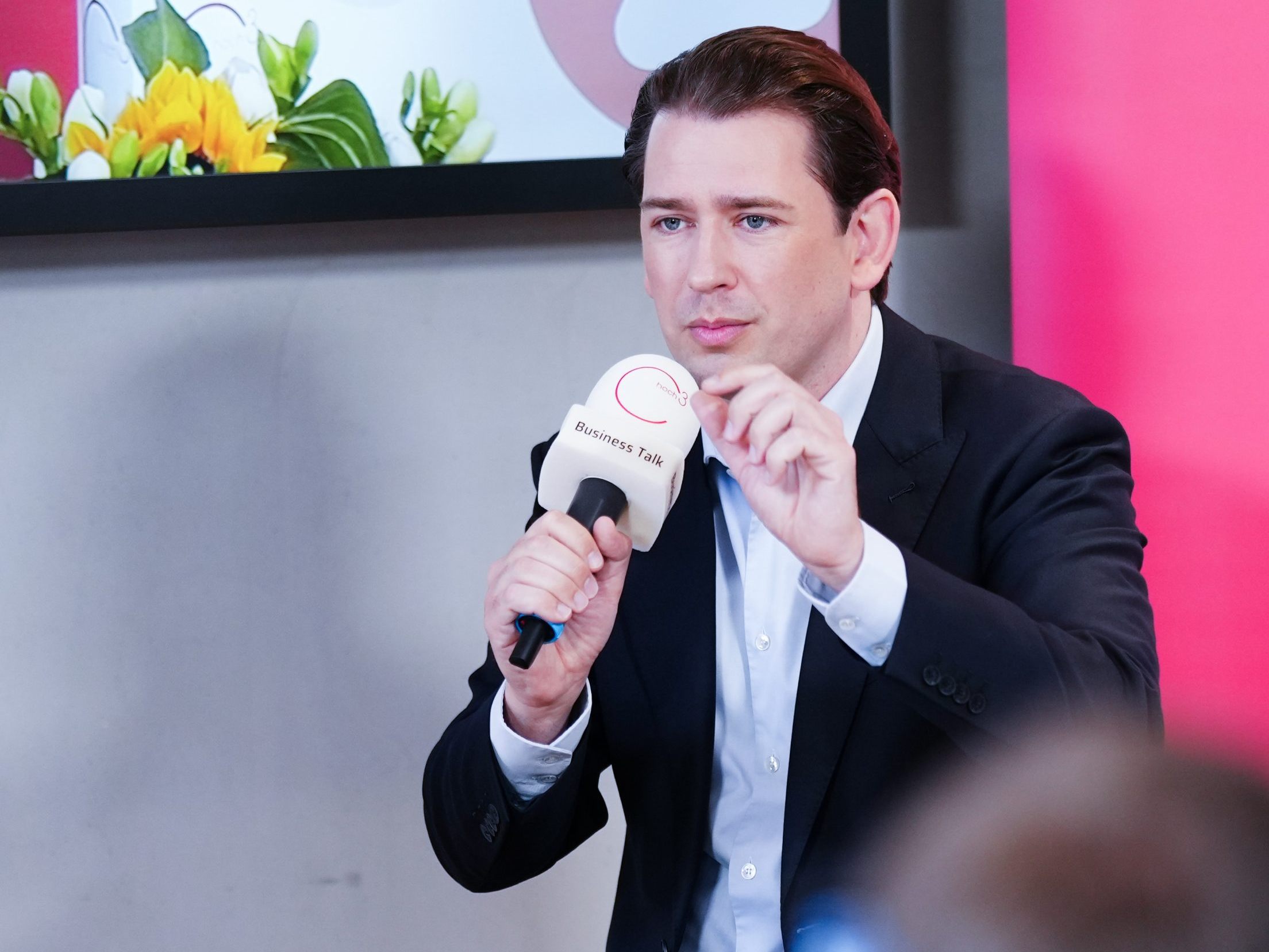 Der Signa - Masseverwalter will von Sebastian Kurz 750.000 Euro zurück. Der Signa - Masseverwalter will von Sebastian Kurz 750.000 Euro zurück.