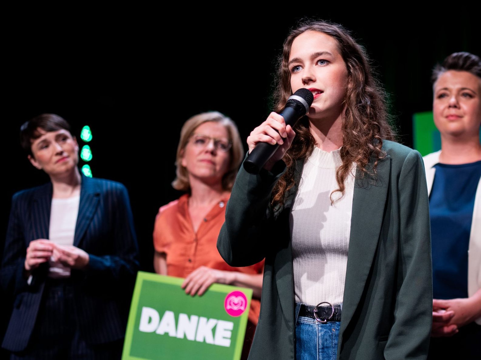 Schilling will jedes sechste EU-Abgeordnetengehalt spenden