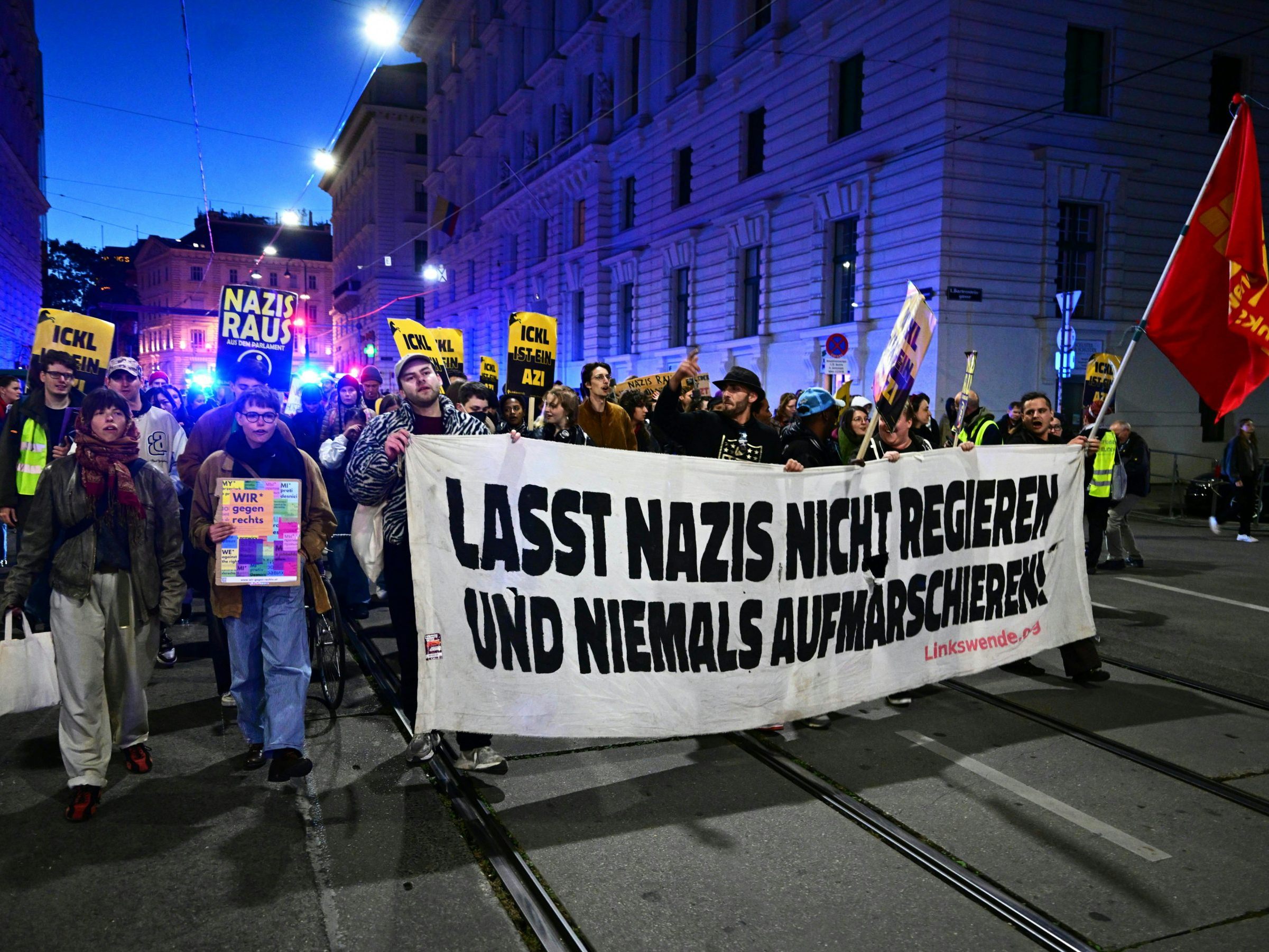 In Wien finden wieder Donnerstagsdemos statt.