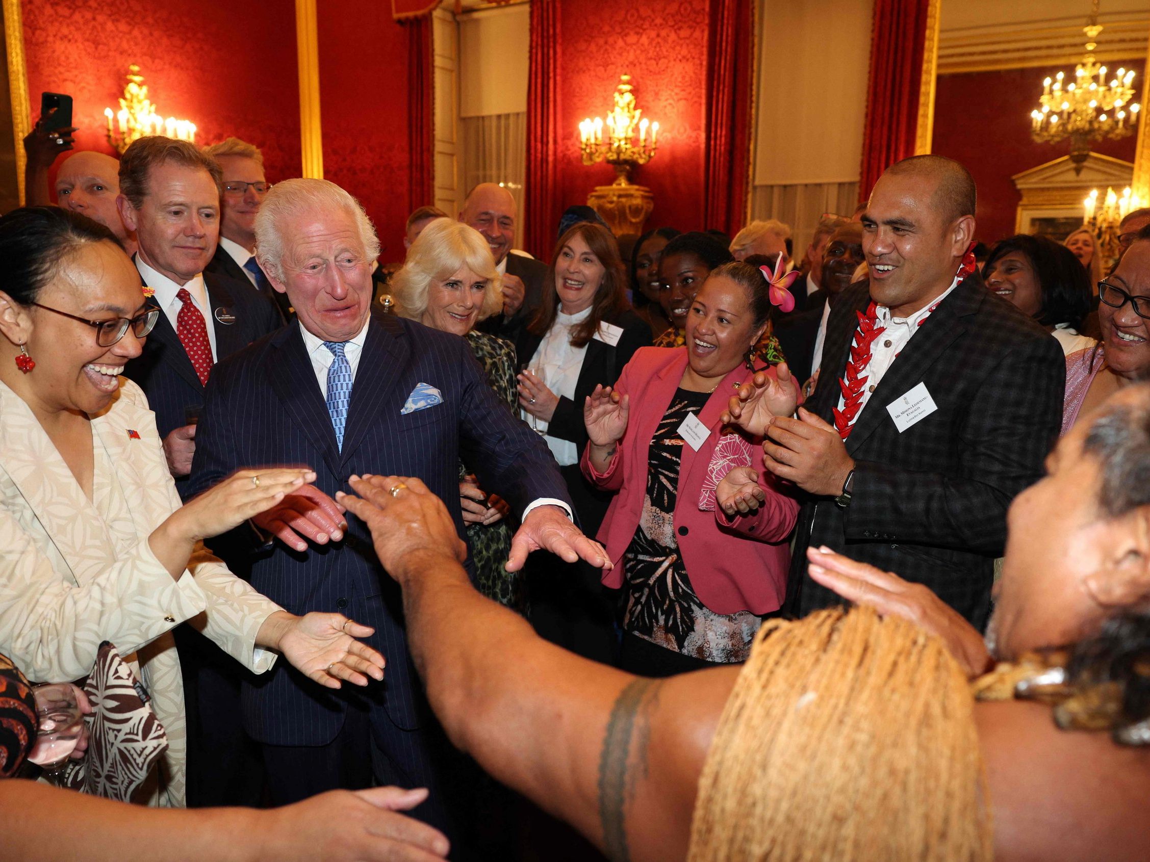 König Charles III. versuchte sich an einer Tanzeinlage. König Charles III. versuchte sich an einer Tanzeinlage.
