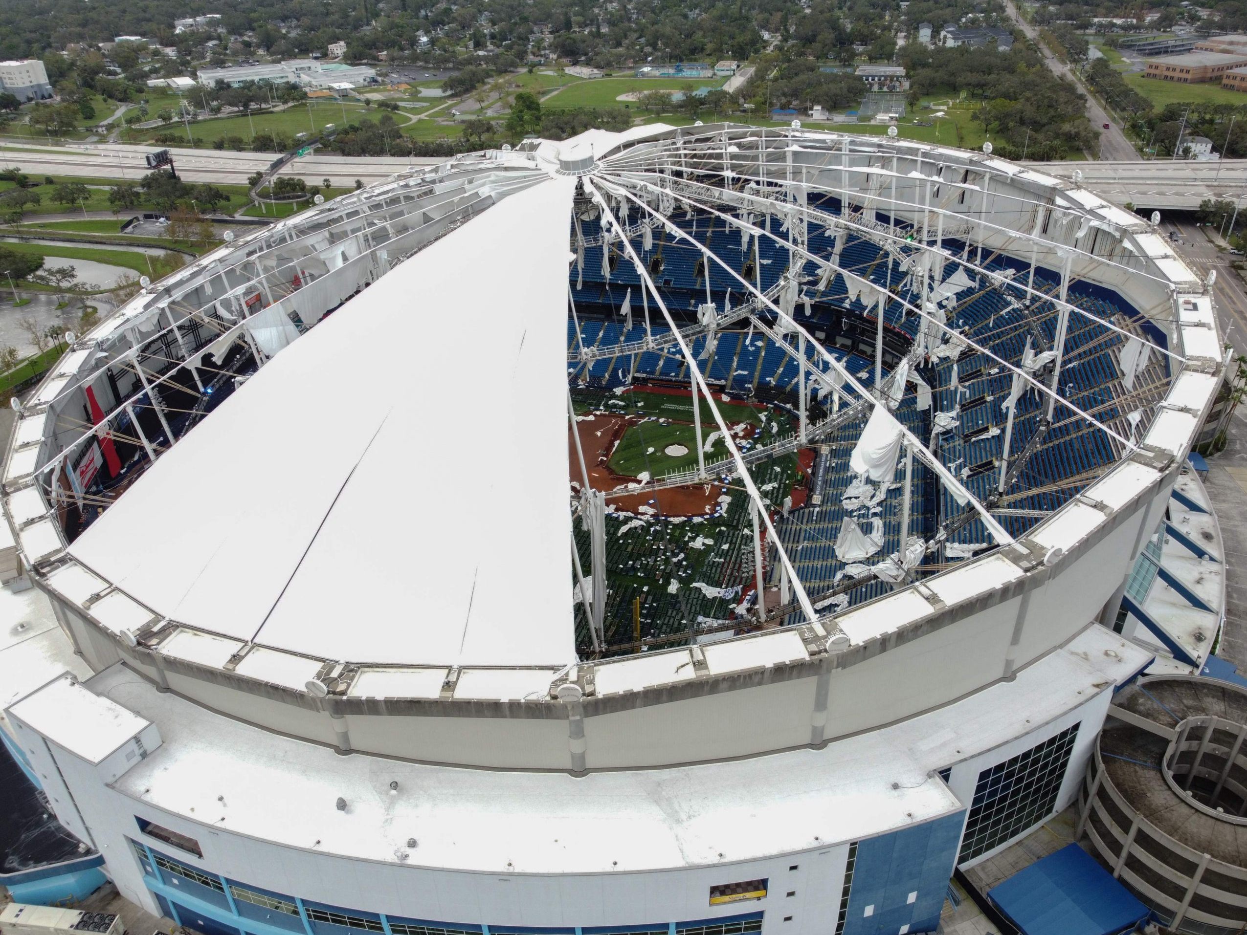 Hurrikan "Milton" zerstörte das Dach des Tropicana Field. Hurrikan "Milton" zerstörte das Dach des Tropicana Field.