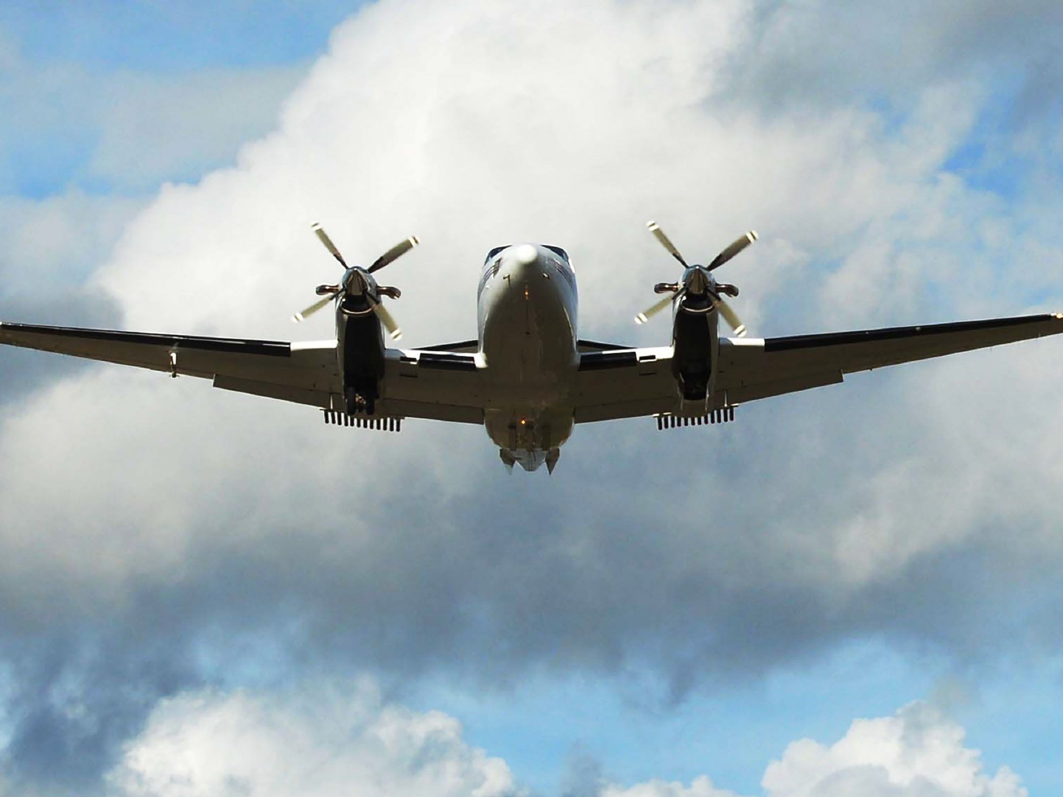 Mit der Hilfe der Fluglotsen, die ihr über Funk detaillierte Anweisungen gaben, gelang es der Frau, die kleine Maschine sicher in Bakersfield in Kalifornien zu landen. (Symbolbild) Mit der Hilfe der Fluglotsen, die ihr über Funk detaillierte Anweisungen gaben, gelang es der Frau, die kleine Maschine sicher in Bakersfield in Kalifornien zu landen. (Symbolbild)