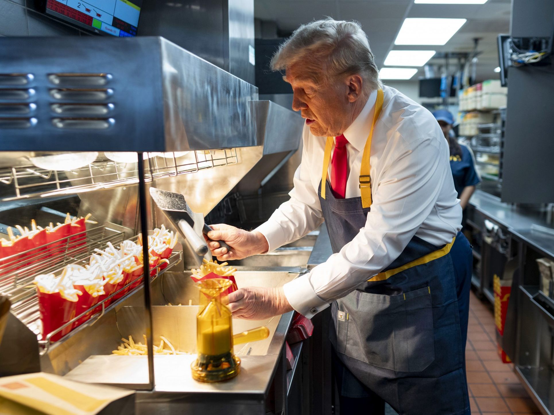 Donald Trump macht Wahlkampf bei McDonald's.