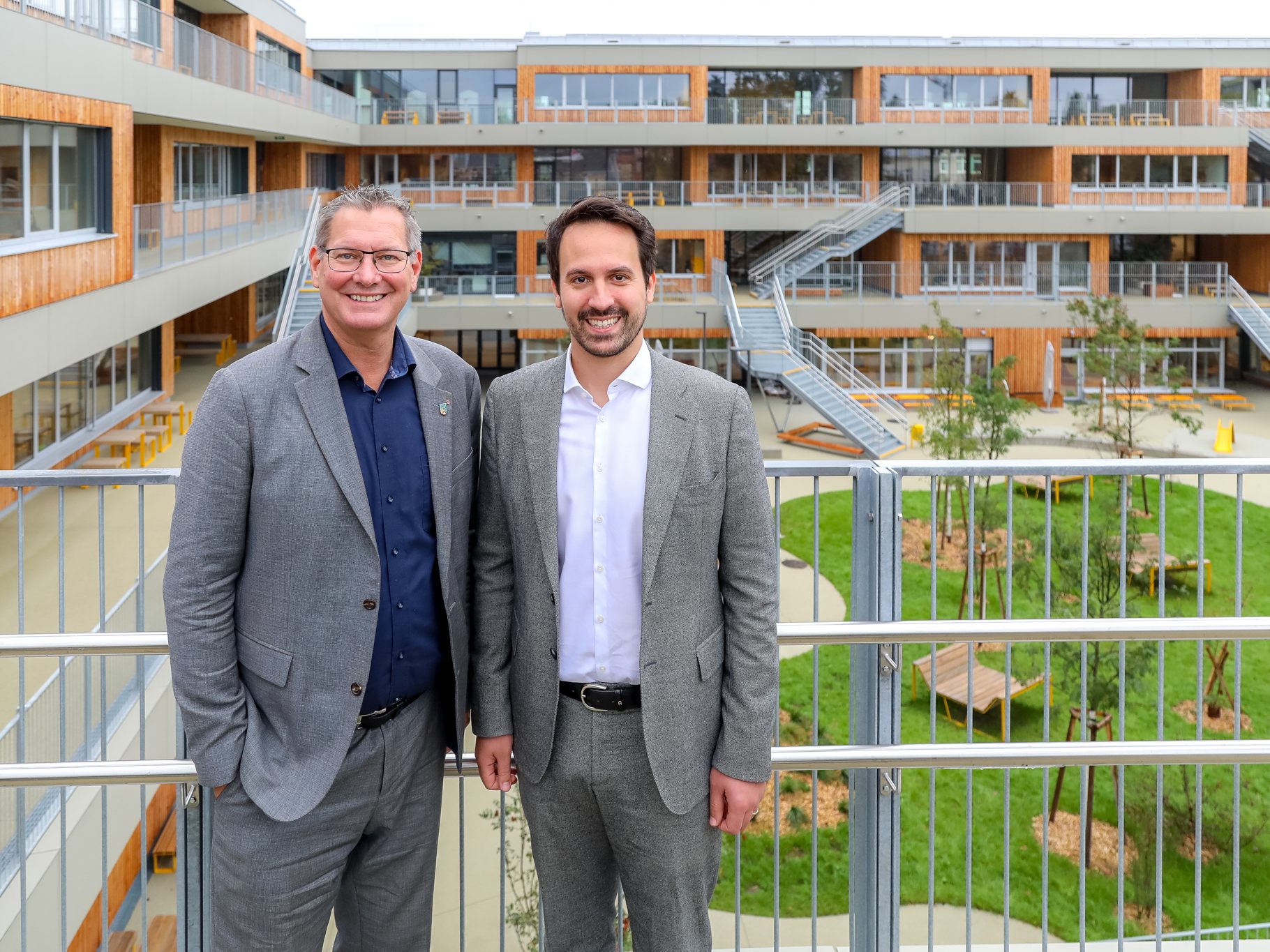 Wiens Vizebürgermeister Christoph Wiederkehr und Floridsdorfs Bezirksvorsteher Georg Papai schauten bei der Bildungseinrichtung vorbei. Wiens Vizebürgermeister Christoph Wiederkehr und Floridsdorfs Bezirksvorsteher Georg Papai schauten bei der Bildungseinrichtung vorbei.