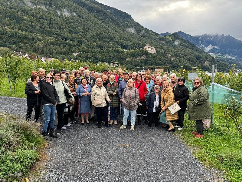 Pensonistenverband Hard besuchte die Hofkellerei des Fürstentums Vaduz Pensonistenverband Hard besuchte die Hofkellerei des Fürstentums Vaduz
