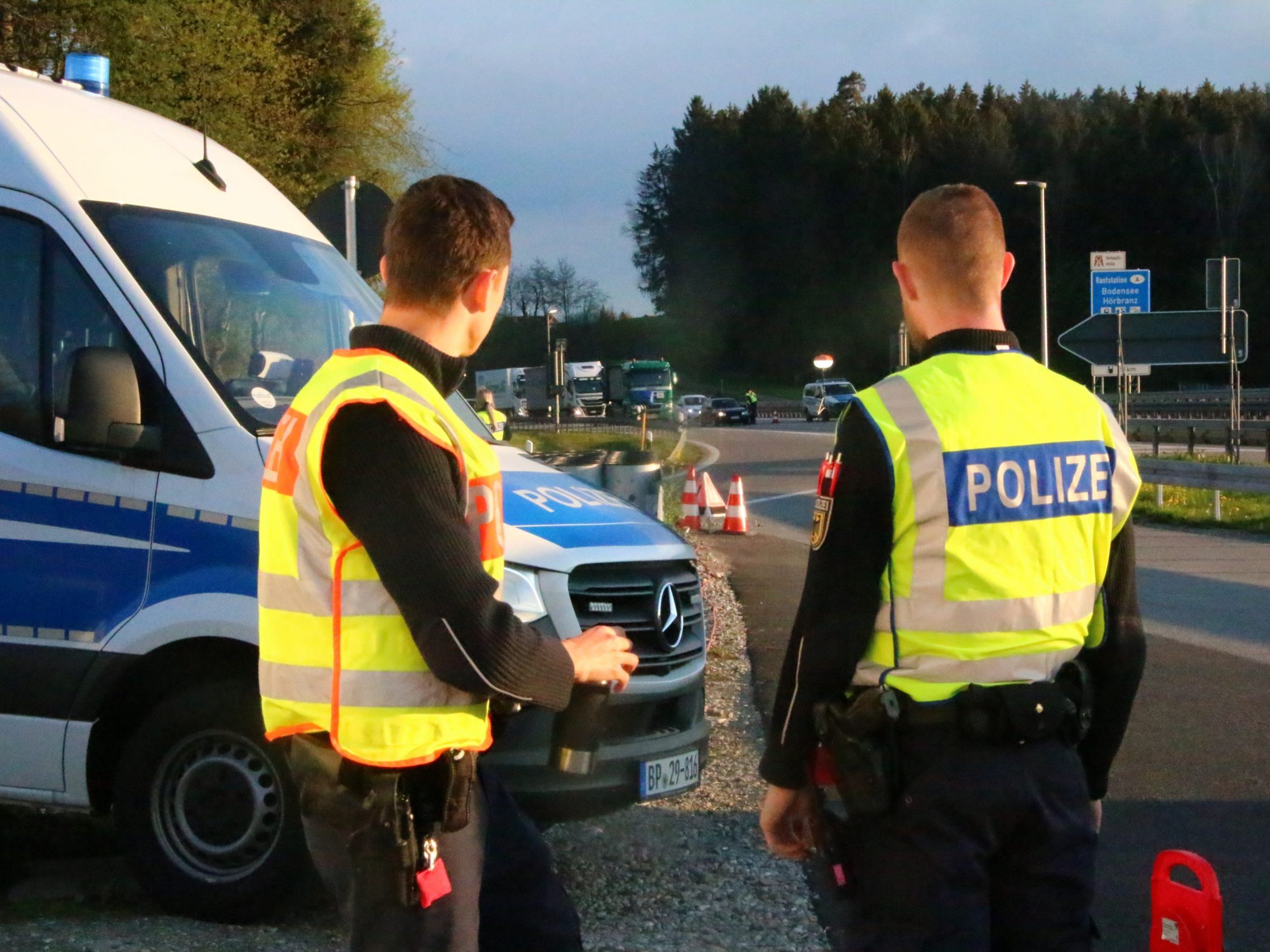 Der Lenker wurde von der Bundespolizei Lindau gestoppt. (Symbolbild) Der Lenker wurde von der Bundespolizei Lindau gestoppt. (Symbolbild)