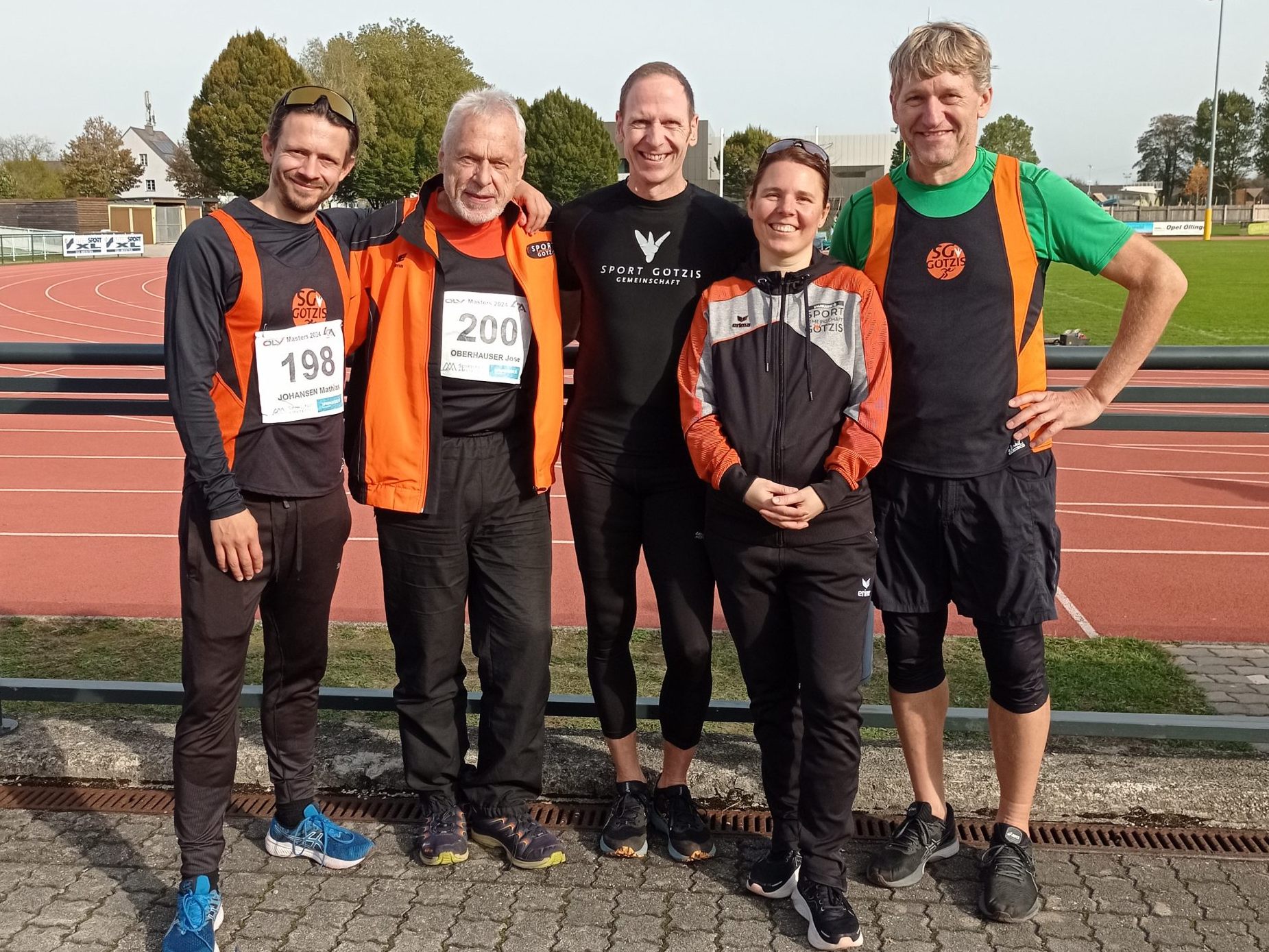 Mathias Johansen, Jose Oberhauser, Michael Riedmann, Sandra Gossen und Günter Maurer (v. l. n. r.) – das Team der Sparkasse Sportgemeinschaft Götzis bei den Leichtathletik-Masters-Staatsmeisterschaften. Mathias Johansen, Jose Oberhauser, Michael Riedmann, Sandra Gossen und Günter Maurer (v. l. n. r.) – das Team der Sparkasse Sportgemeinschaft Götzis bei den Leichtathletik-Masters-Staatsmeisterschaften.