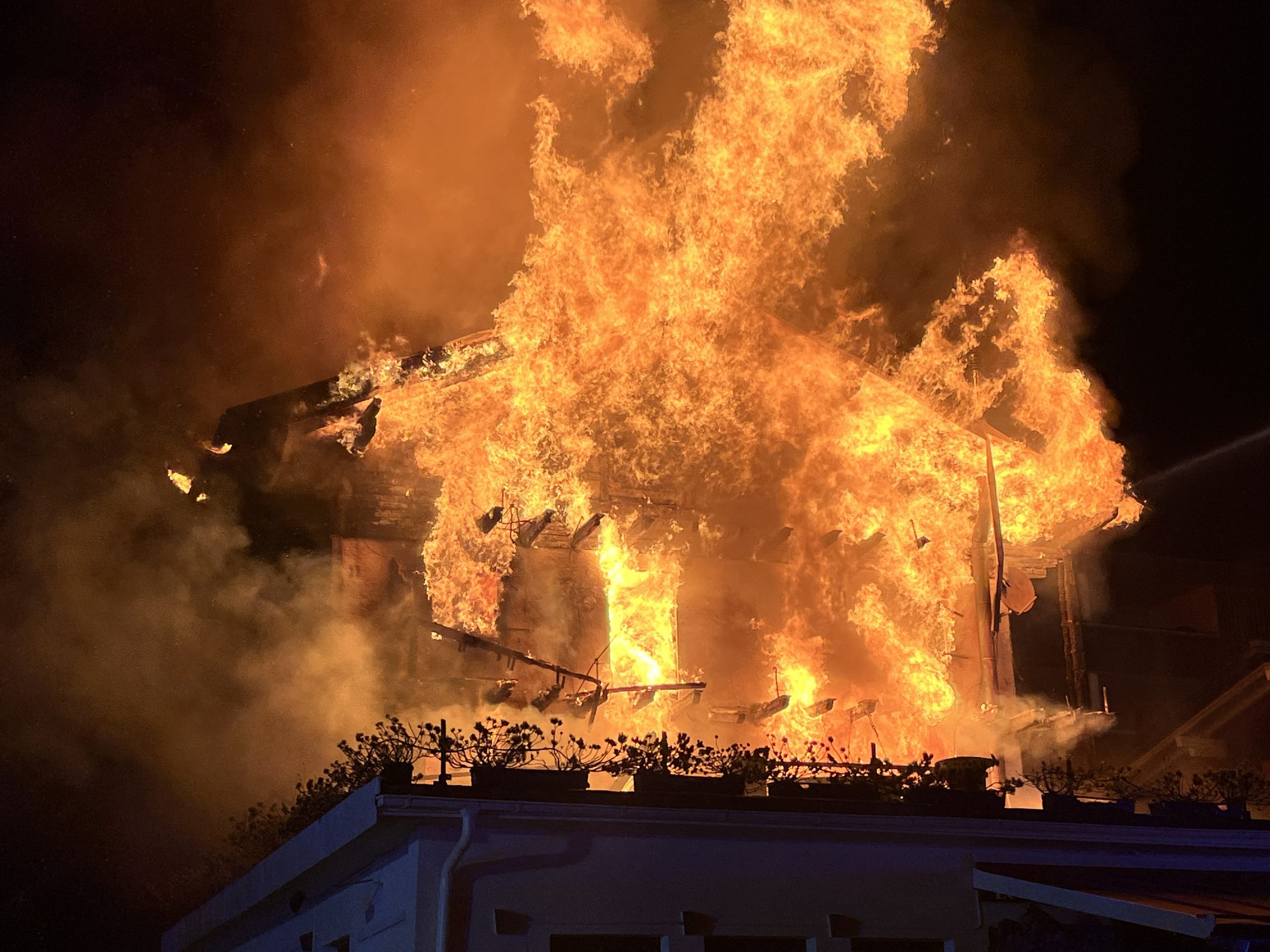 Das Haus brannte vollständig nieder.