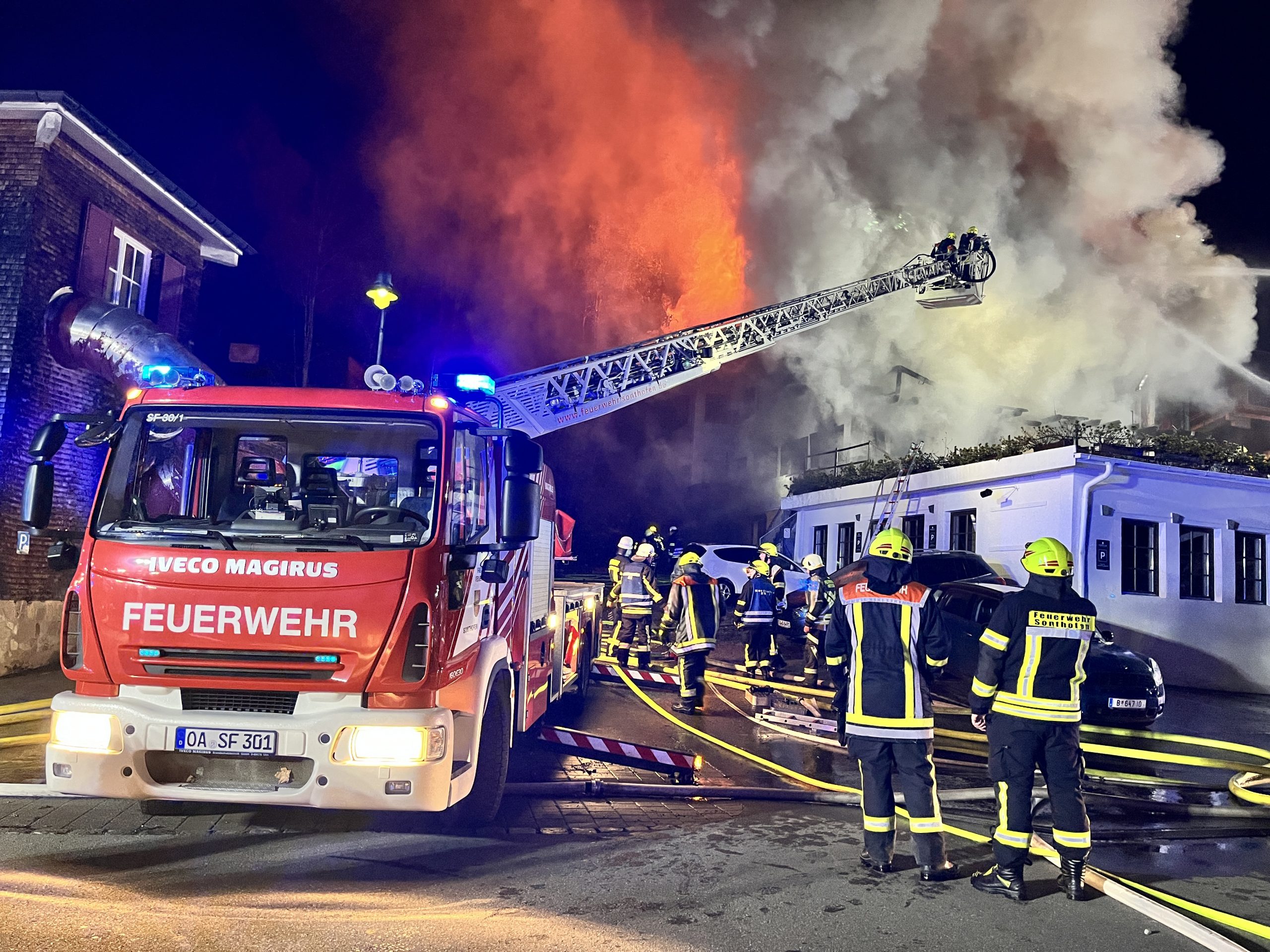 Im Einsatz standen zahlreiche Einsatzkräfte.