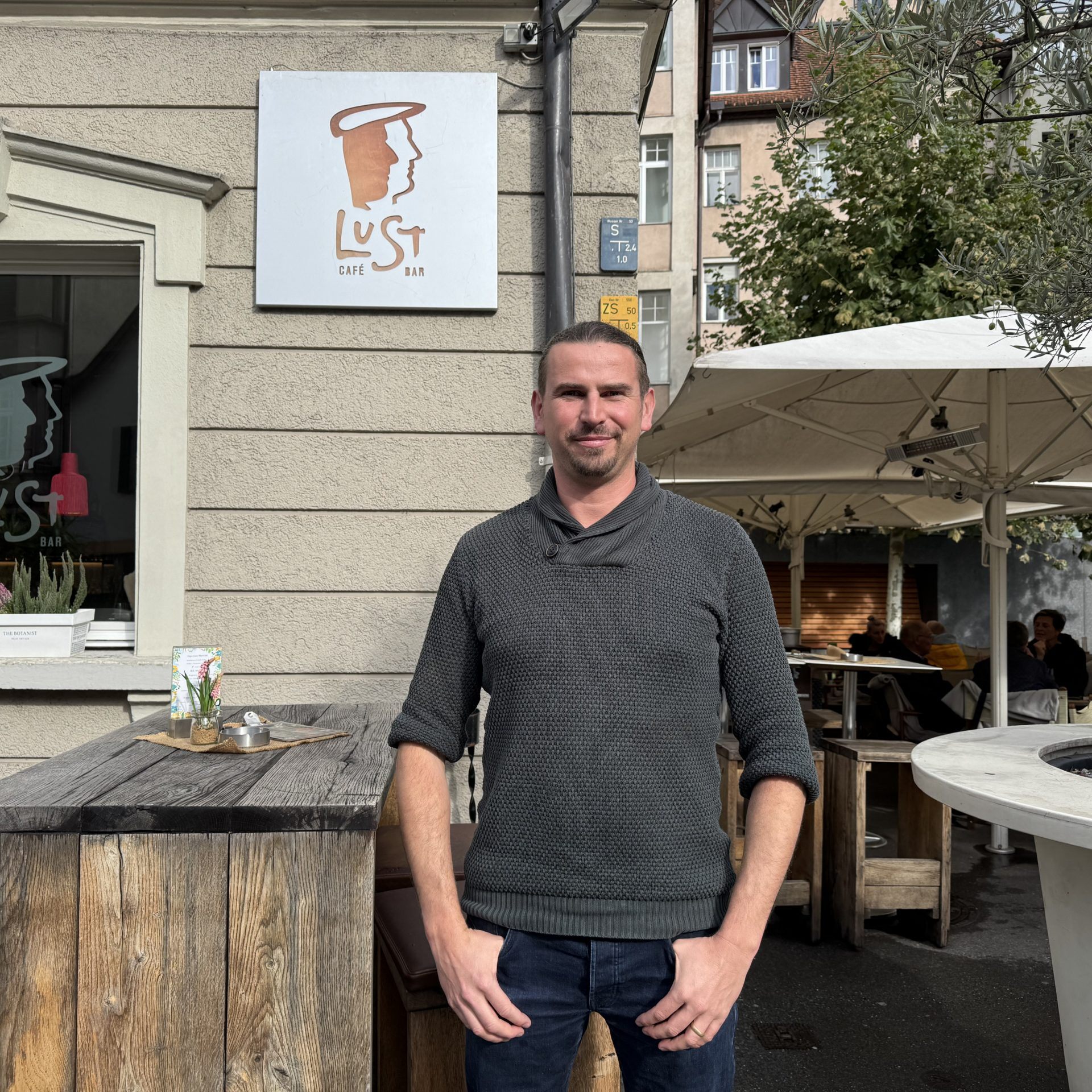 Lukas Buttazoni lehnt ein Rauchverbot im Freien ab.