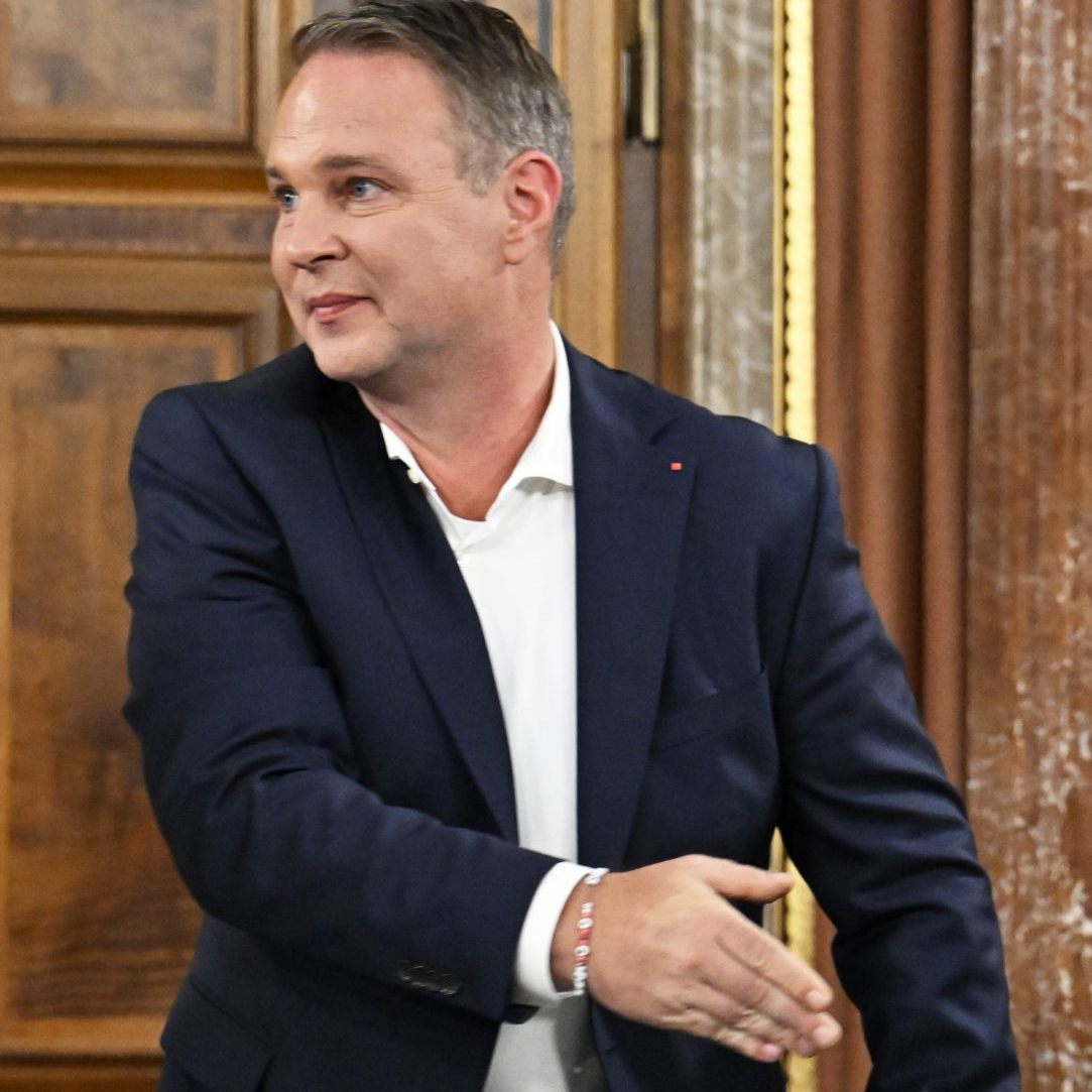 Herbert Kickl (r.) hat das Treffen mit Andreas Babler (l.) verschoben.