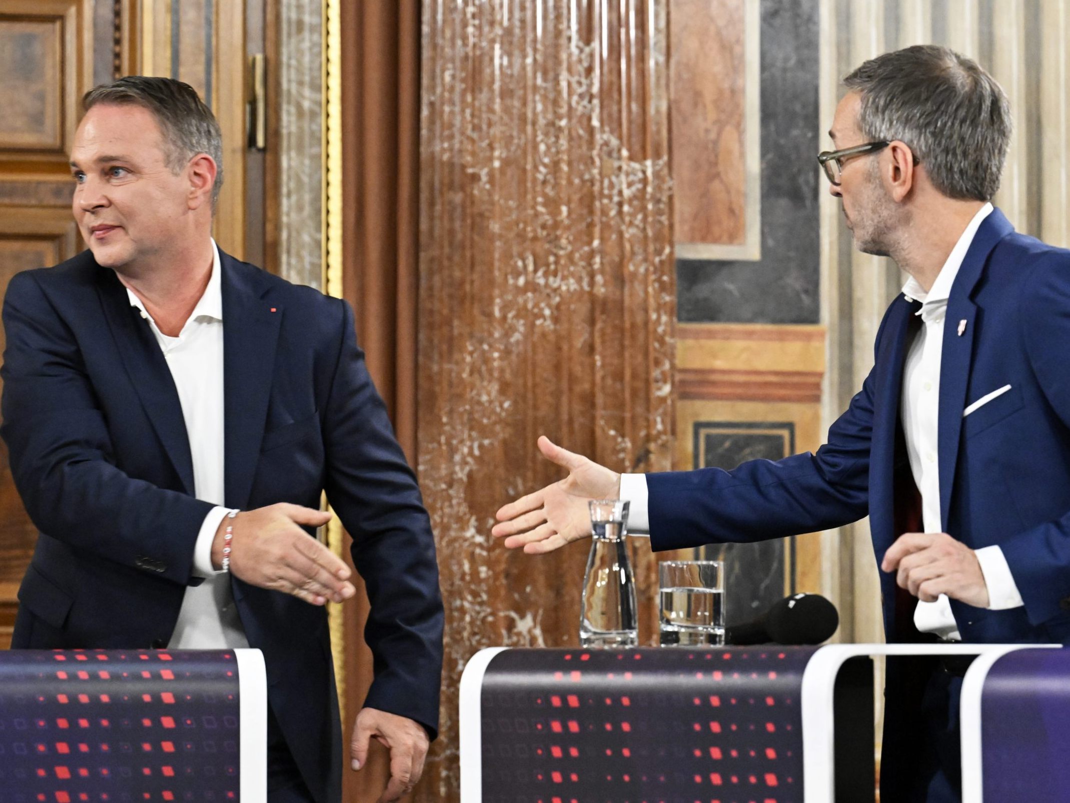 Herbert Kickl (r.) hat das Treffen mit Andreas Babler (l.) verschoben. Herbert Kickl (r.) hat das Treffen mit Andreas Babler (l.) verschoben.