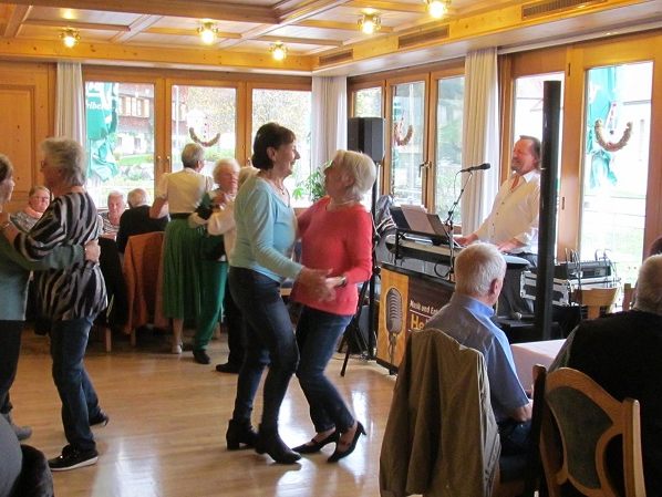 PVÖ-Jahresabschluss-Ausflug mit Schlachtbuffet und Musik. PVÖ-Jahresabschluss-Ausflug mit Schlachtbuffet und Musik.