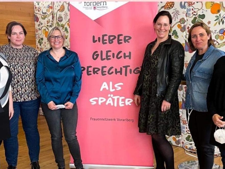 Die Frauensprecherinnen des Leiblachtales möchten gerne erfahren, was Frauen in ihrer Gemeinde beschäftigt bzw. was sie brauchen, um gezielt Unterstützung anbieten zu können. Die Frauensprecherinnen des Leiblachtales möchten gerne erfahren, was Frauen in ihrer Gemeinde beschäftigt bzw. was sie brauchen, um gezielt Unterstützung anbieten zu können.