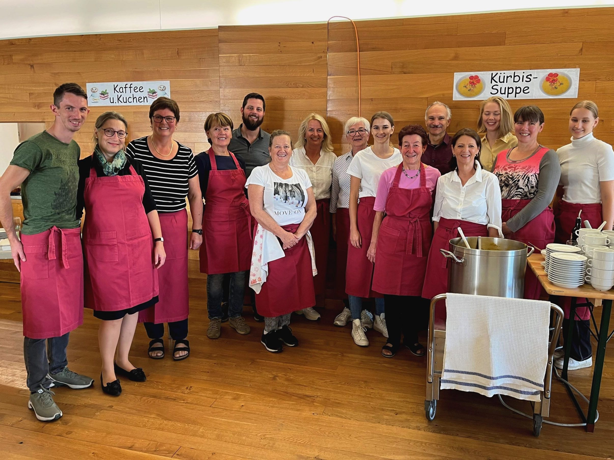 Das bewährte Team des Missionskreises und die Arbeitsgemeinschaft Katholischer Soldaten laden am Sonntag wieder zum „Kartoffeltag“ ins Lochauer Pfarrheim. Das bewährte Team des Missionskreises und die Arbeitsgemeinschaft Katholischer Soldaten laden am Sonntag wieder zum „Kartoffeltag“ ins Lochauer Pfarrheim.