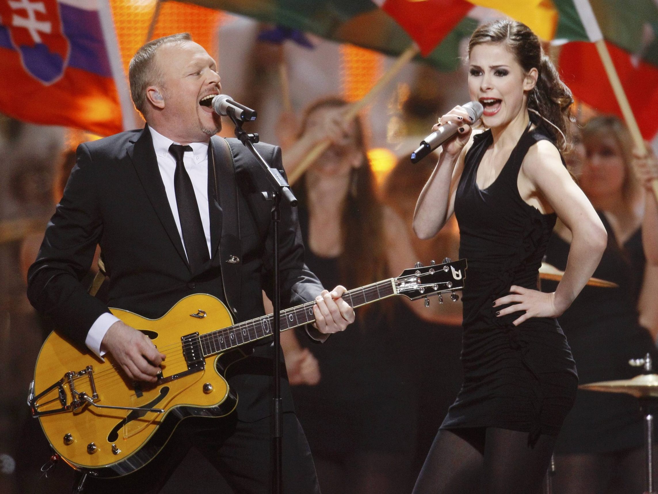 Stefan Raab und Lena Meyer-Landrut beim ESC-Finale 2011 in Düsseldorf. Stefan Raab und Lena Meyer-Landrut beim ESC-Finale 2011 in Düsseldorf.