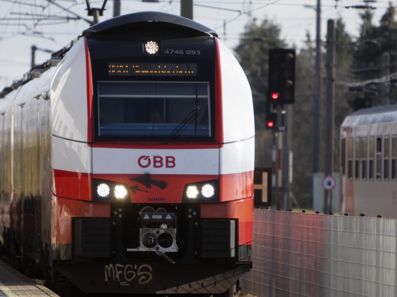 Bahn-Sperre im deutschen Eck ausgerechnet in den Herbstferien.