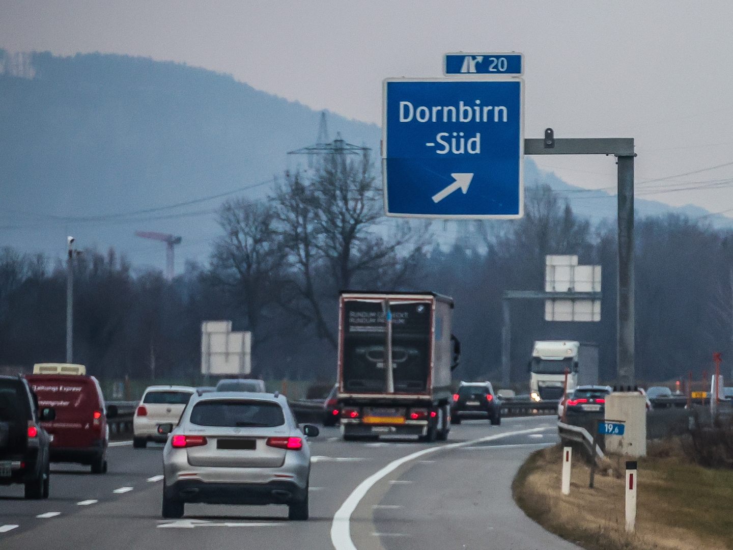 Verkehrsunfall auf der Rheintalautobahn (Symbolbild) Verkehrsunfall auf der Rheintalautobahn (Symbolbild)