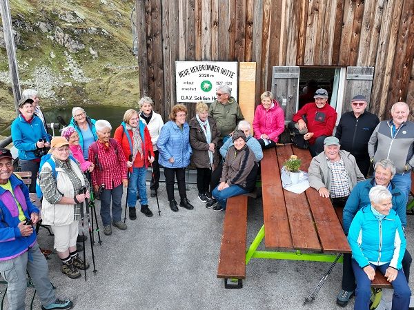 St. Gallenkirchner PVÖ-Mitglieder waren auf der Heilbronnerhütte St. Gallenkirchner PVÖ-Mitglieder waren auf der Heilbronnerhütte