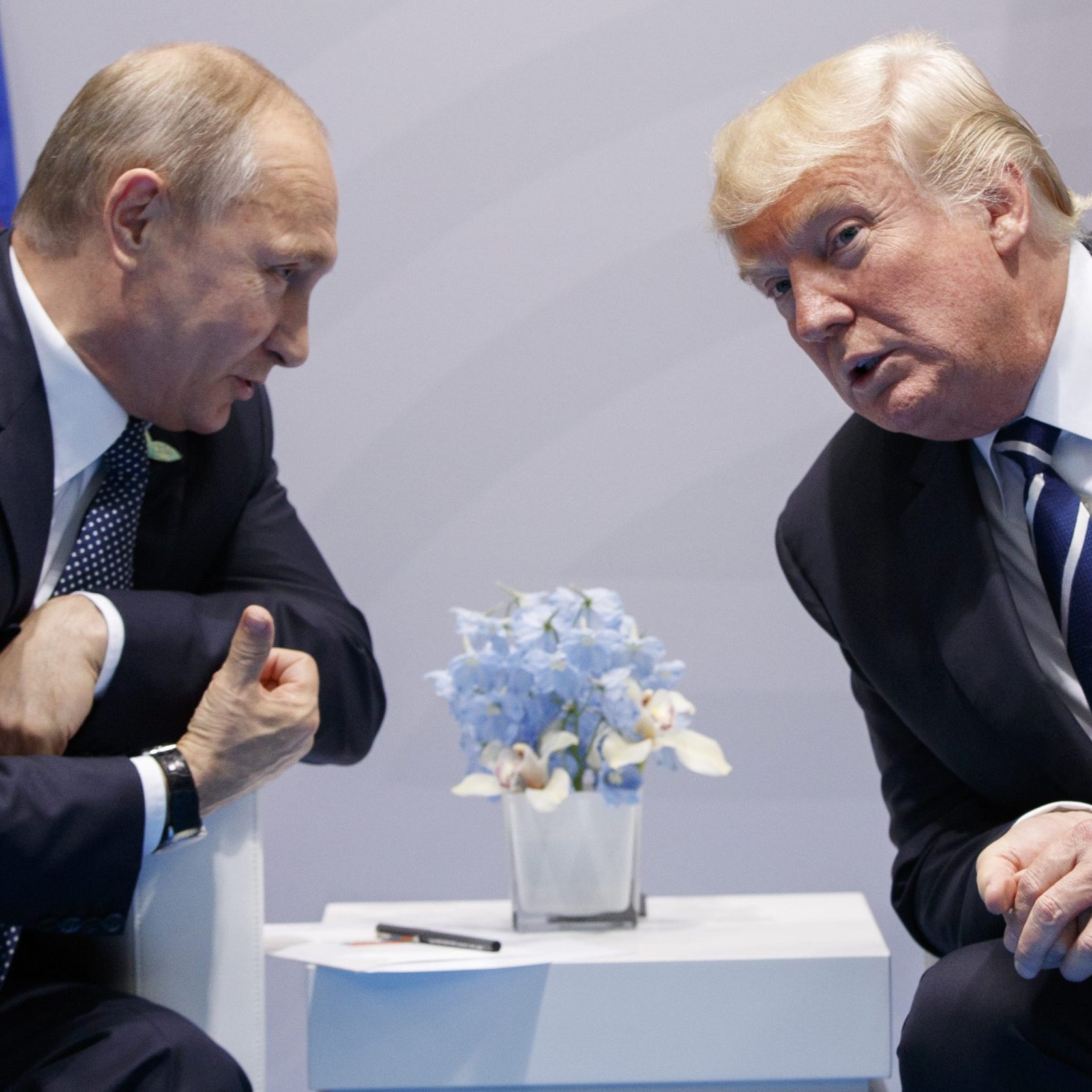 Laut US-Journalisten Bob Woodward unterhält Trump weiterhin enge Kontakte zu Wladimir Putin.