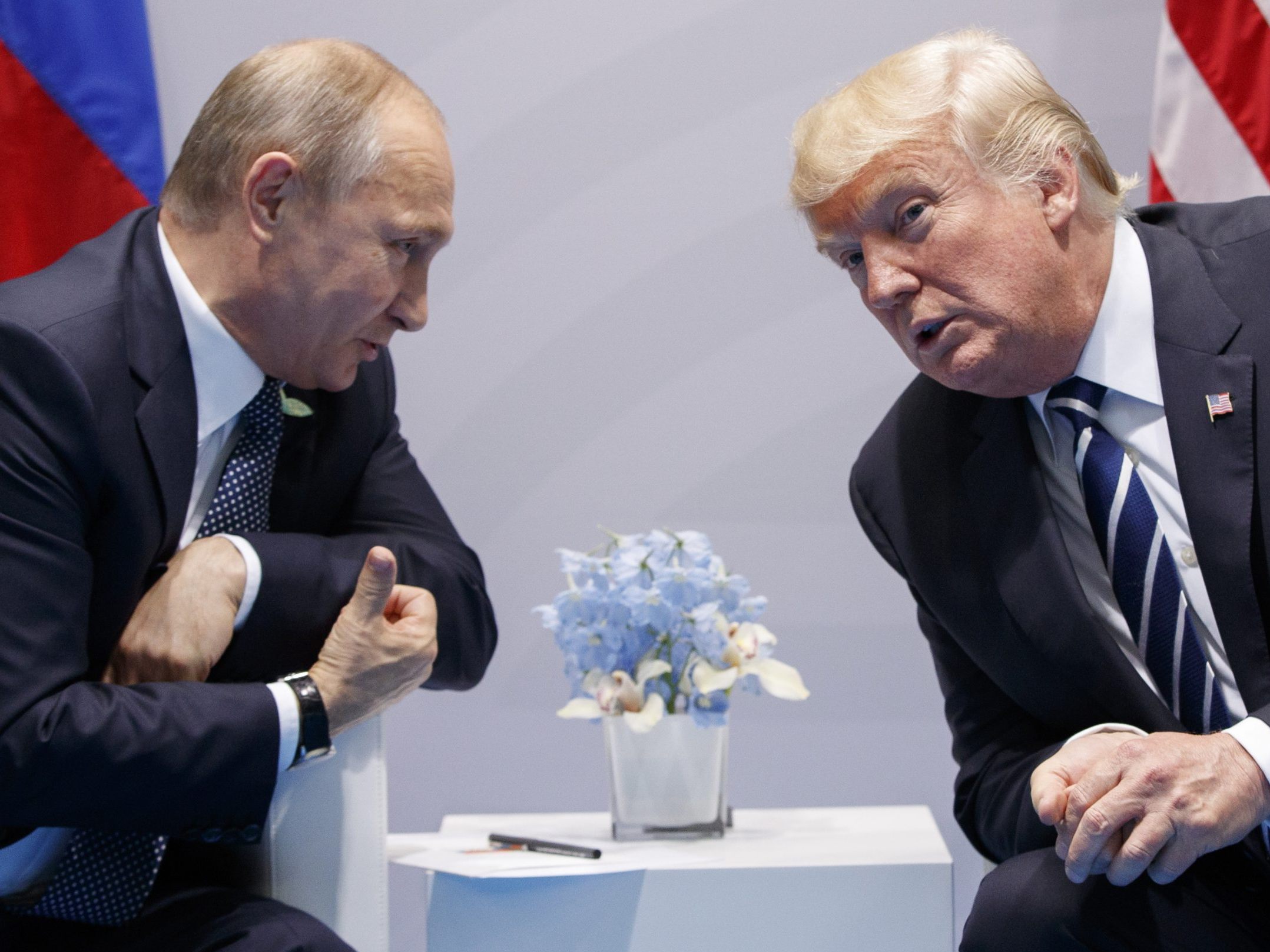 Laut US-Journalisten Bob Woodward unterhält Trump weiterhin enge Kontakte zu Wladimir Putin.