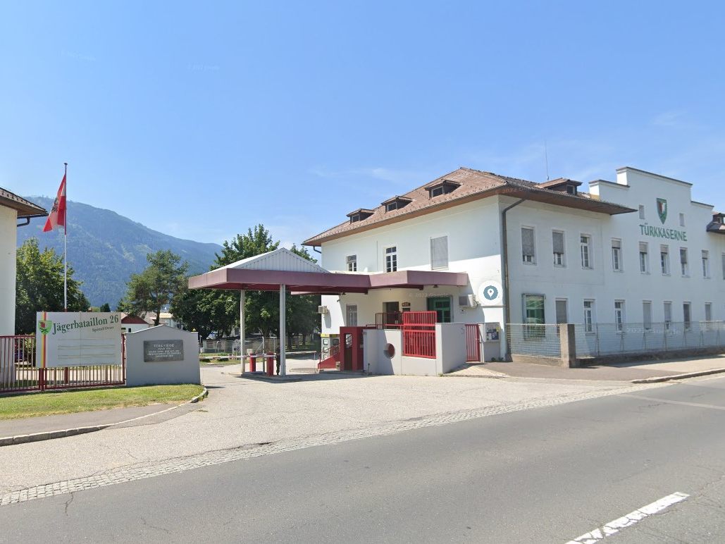 Schuss in der Türk-Kaserne: 21-jähriger Grundwehrdiener per Notarzthubschrauber ins Krankenhaus geflogen. Schuss in der Türk-Kaserne: 21-jähriger Grundwehrdiener per Notarzthubschrauber ins Krankenhaus geflogen.