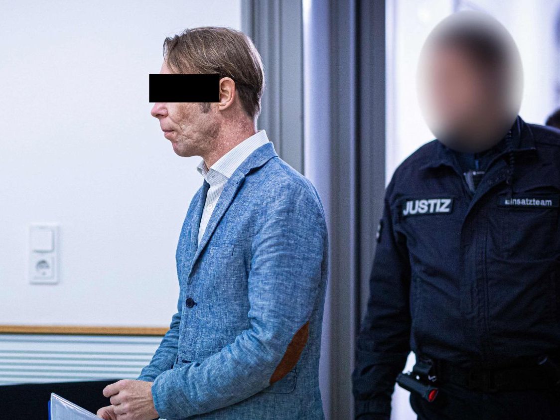 Christian B. kommt im Gerichtssaal an