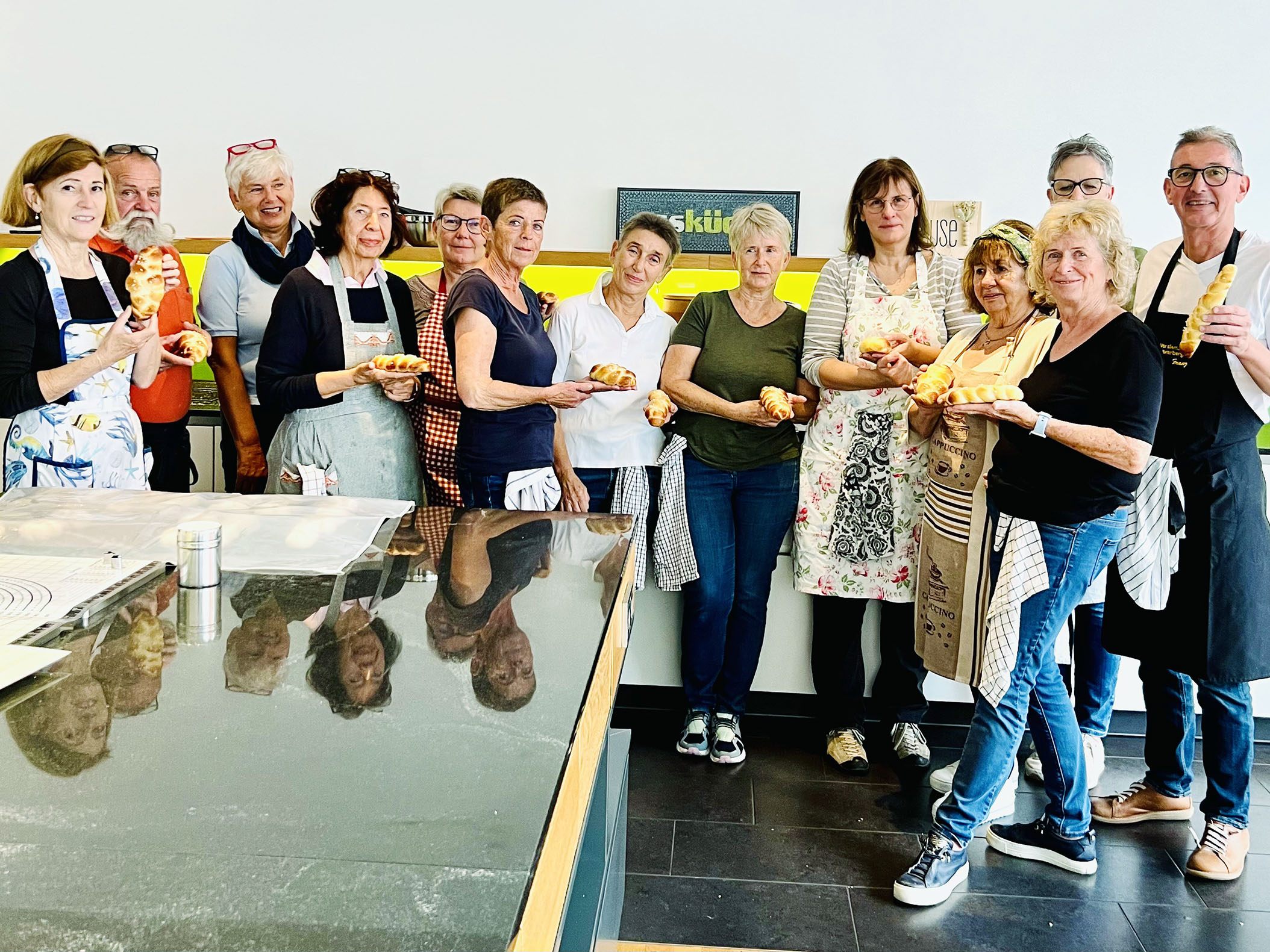 Vor kurzem hat der Verein einen Brotbackkurs angeboten und die Kursteilnehmer waren begeistert
