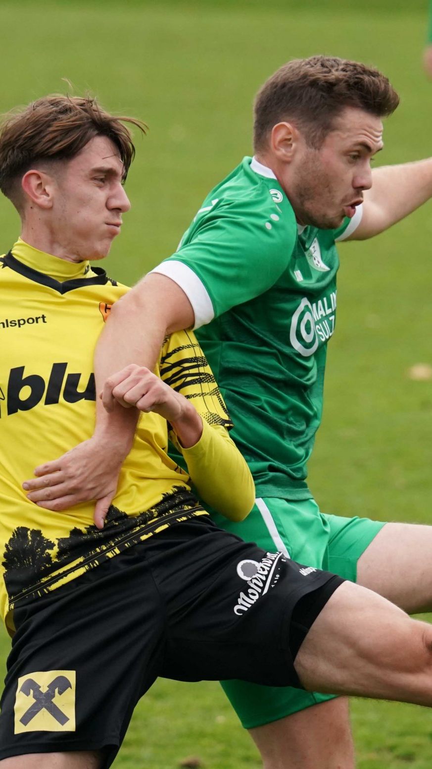 Der zweifache Torschütze Pascal Reder im Zweikampf.