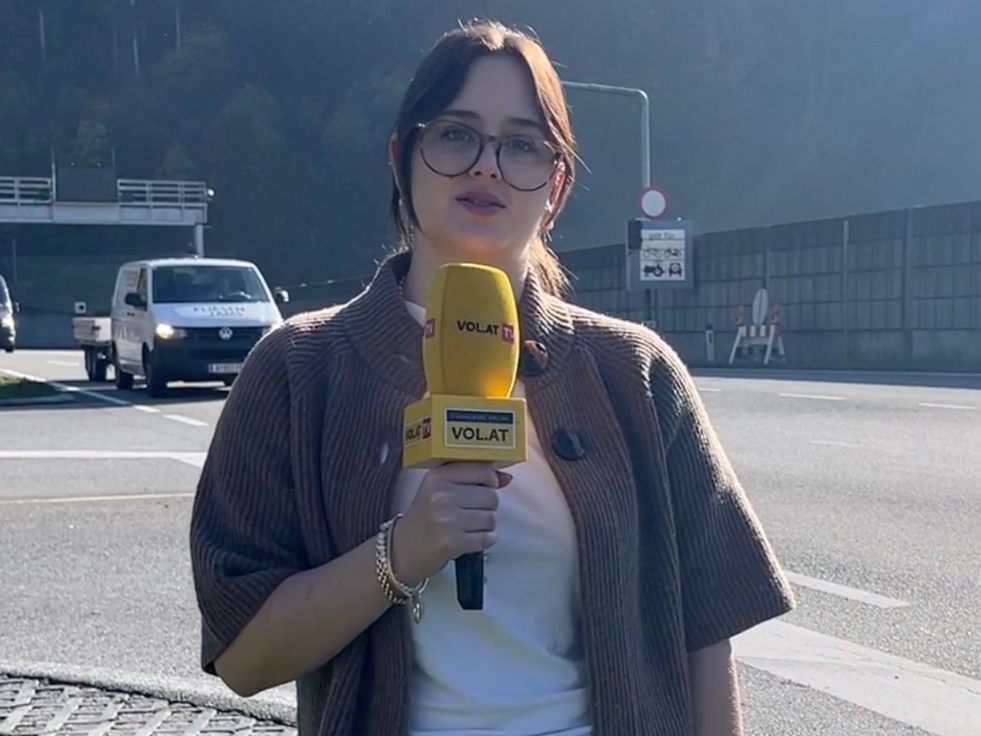 Für Wartungs-, Reinigungs- und Instandhaltungsarbeiten sind in dieser und den nächsten Wochen nächtliche Sperren des Achraintunnels (L 200) erforderlich. Für Wartungs-, Reinigungs- und Instandhaltungsarbeiten sind in dieser und den nächsten Wochen nächtliche Sperren des Achraintunnels (L 200) erforderlich.