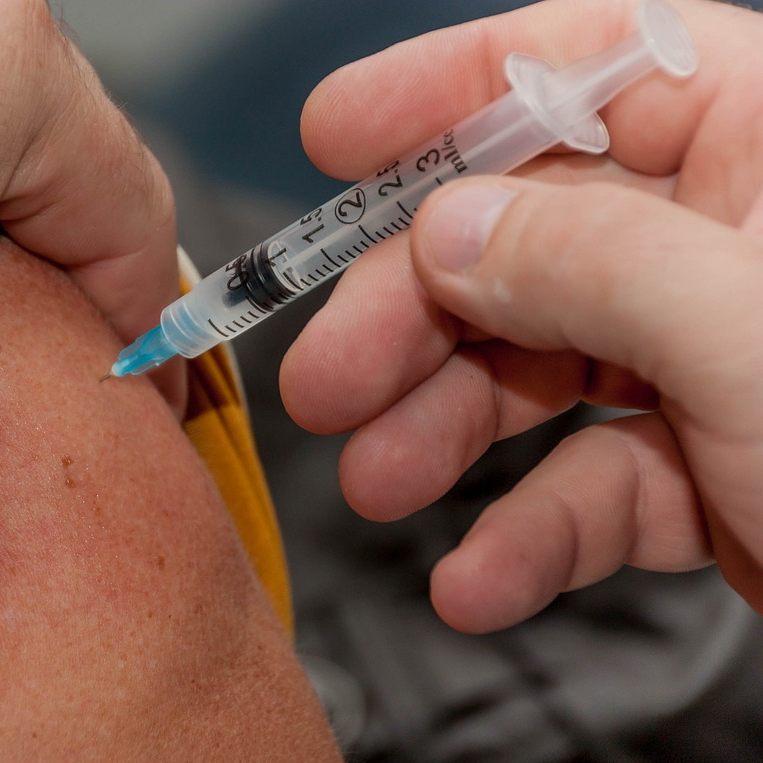 Herbstbeginn ist ein guter Zeitpunkt für eine Impfung gegen Corona und RSV.