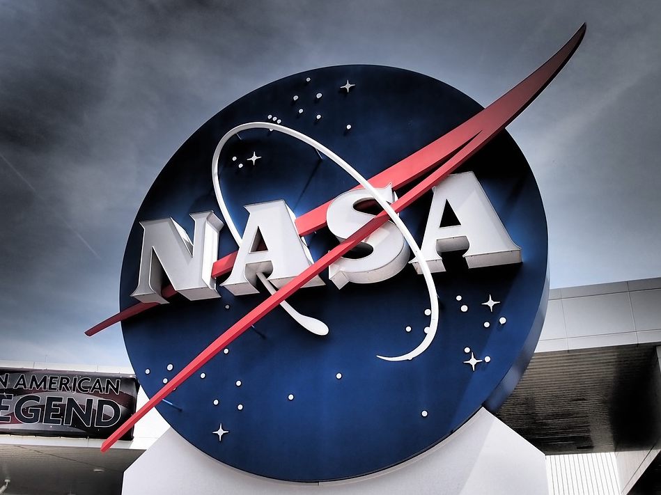 Die NASA legte potenzielle Mond-Landestellen fest. Die NASA legte potenzielle Mond-Landestellen fest.