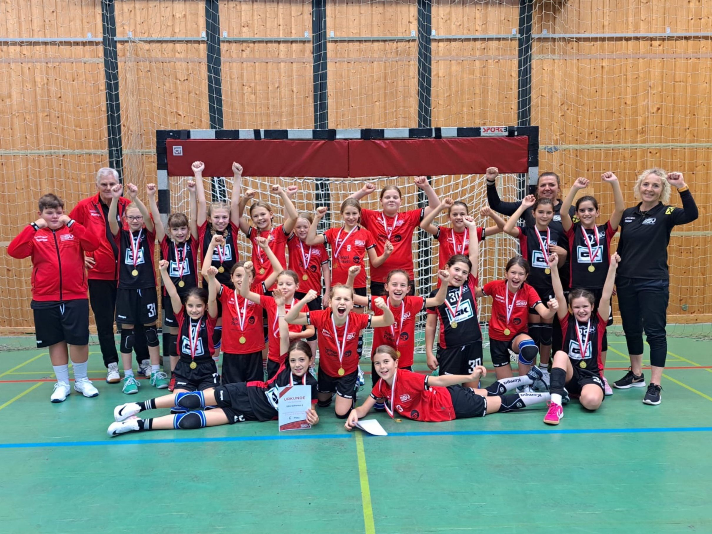 Die SSV-Mädels zeigten beim U10-Spieltag in der heimischen Messehalle wieder eine tolle Leistung. Die SSV-Mädels zeigten beim U10-Spieltag in der heimischen Messehalle wieder eine tolle Leistung.