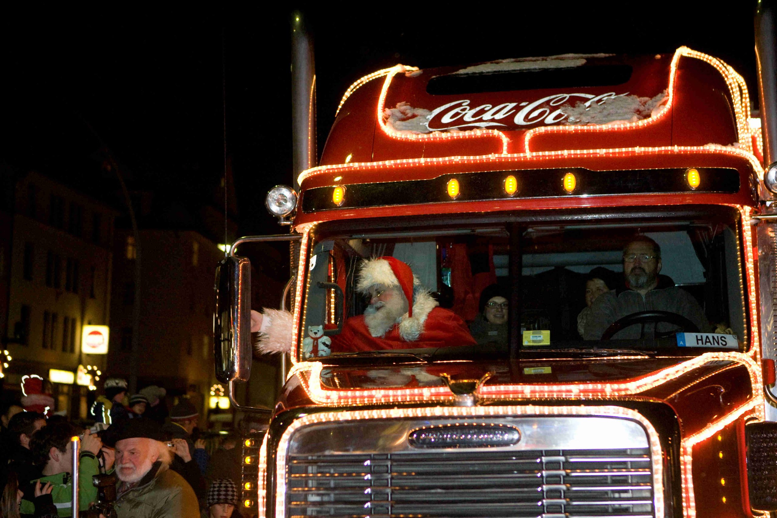 Der Coca-Cola Weihnachtstruck und der Weihnachtsmann bringen festlichen Glanz nach Vorarlberg. Der Coca-Cola Weihnachtstruck und der Weihnachtsmann bringen festlichen Glanz nach Vorarlberg.