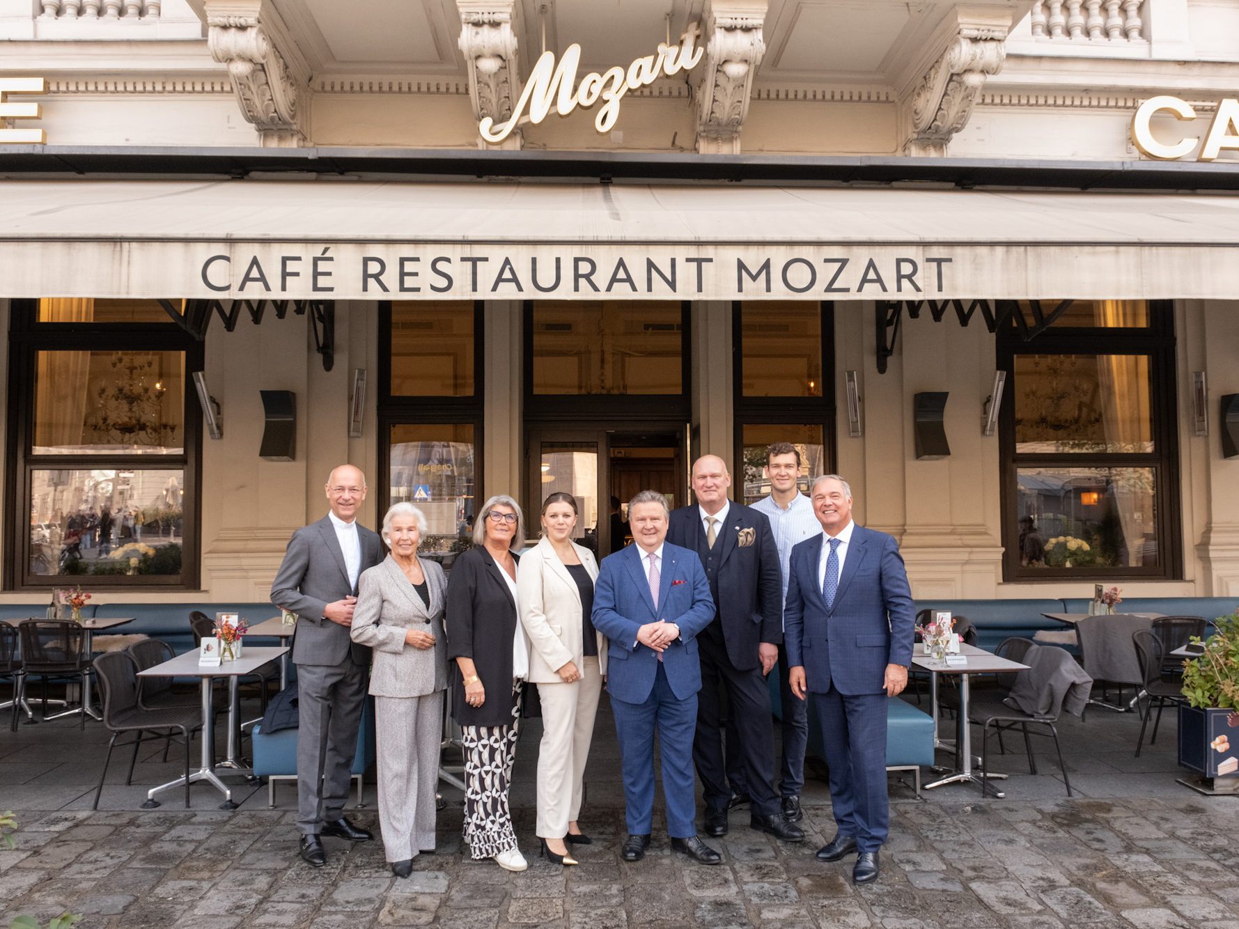 Das Café Mozart befindet sich unweit vom Wiener Ring. Das Café Mozart befindet sich unweit vom Wiener Ring.