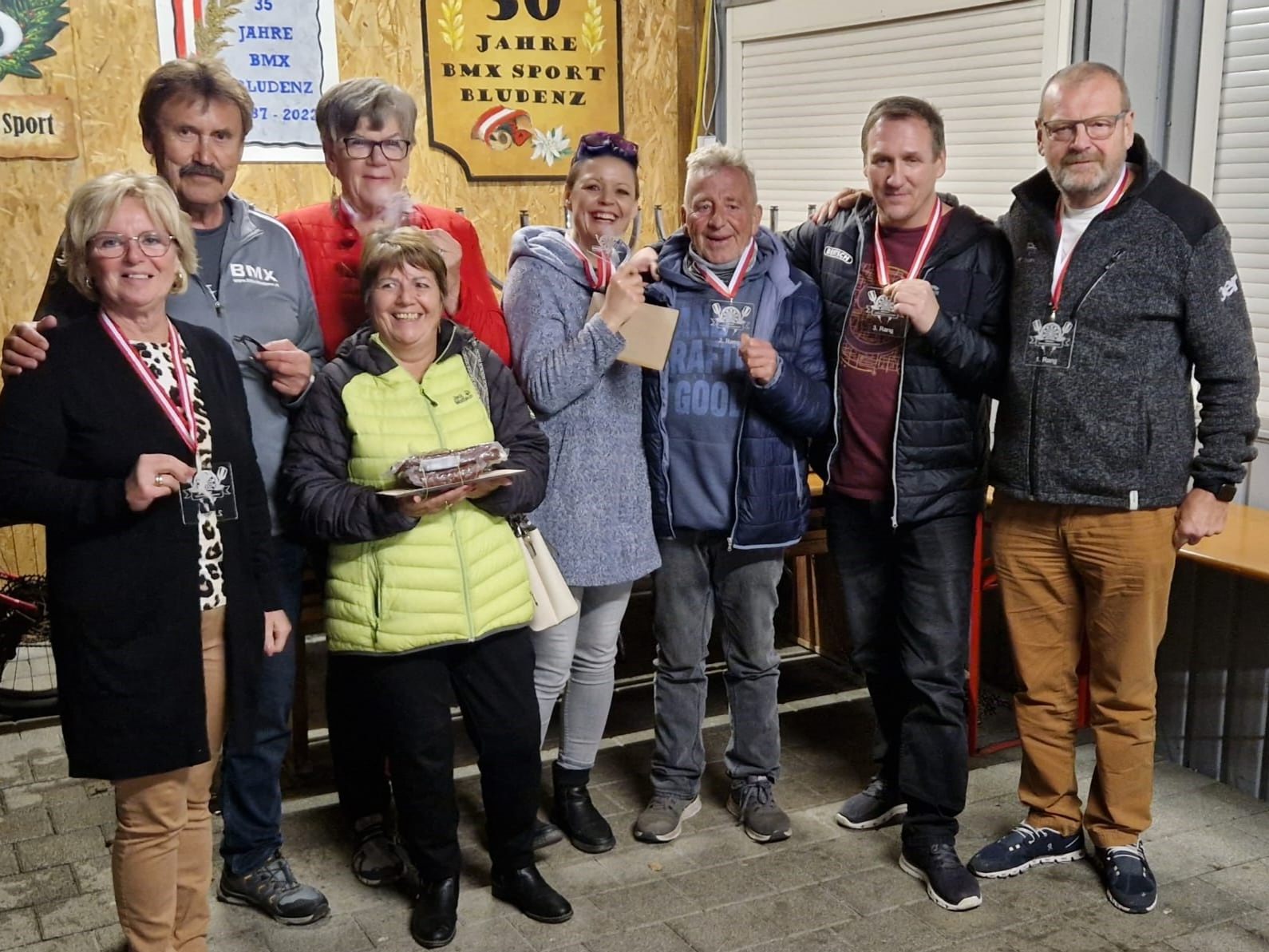 v.l. Inge Voltolini, Obmann Herbert Dür, Silvia Baumgartner, Herta Platzer, Nadja Jussel, Michael Tschohl, Markus Embacher u. Franz Platzer
