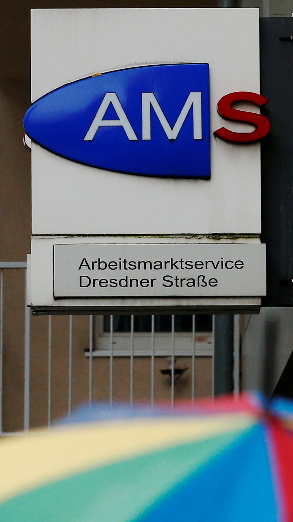 Das AMS steht für Umschulungen bereit.