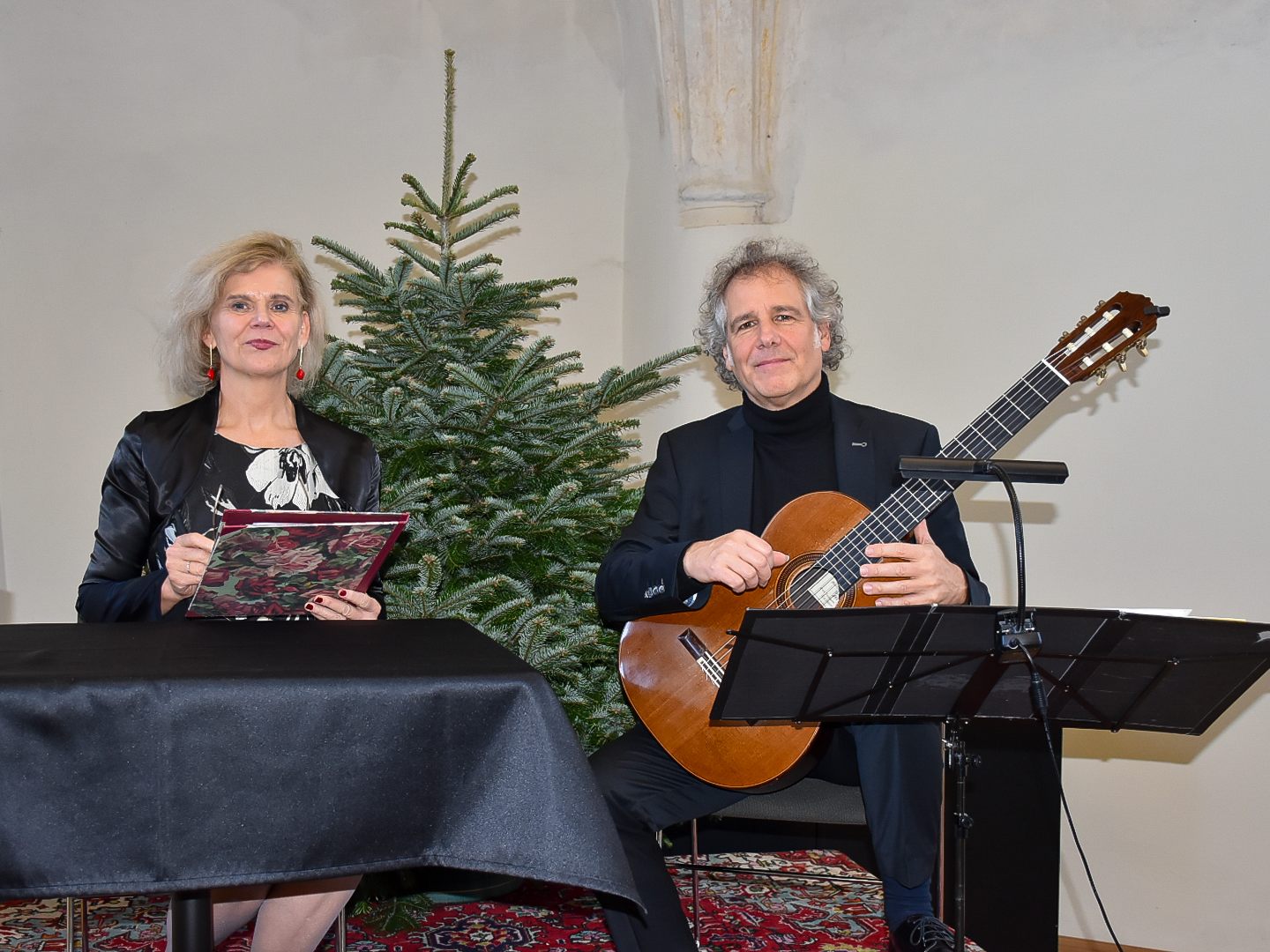 Renate Bauer und Alexander Swete stimmen das Publikum auf Weihnachten ein Renate Bauer und Alexander Swete stimmen das Publikum auf Weihnachten ein