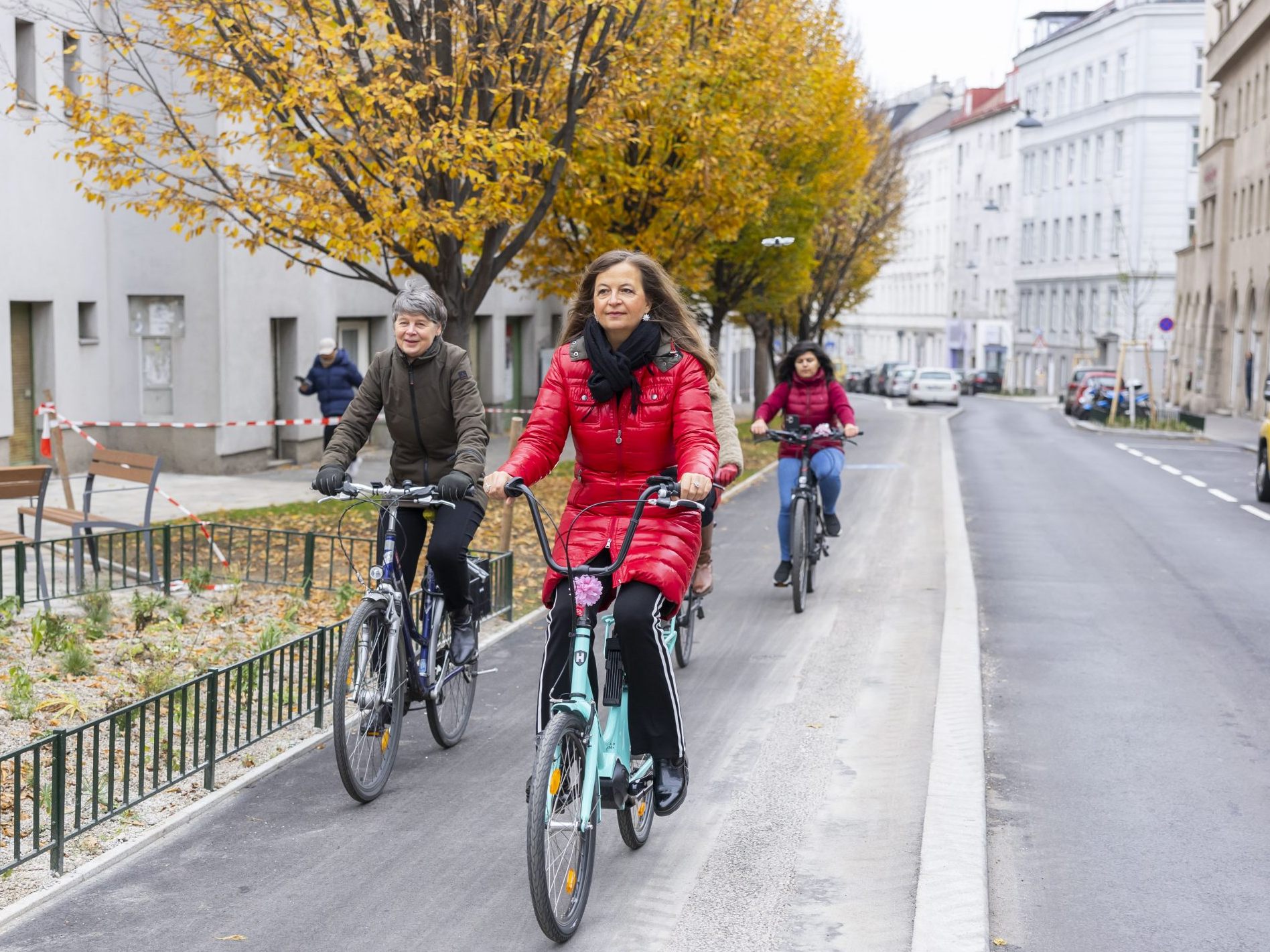 Die neue hochwertige Radverbindung von Gersthof bis zum Aumannplatz ist fertiggestellt. Die neue hochwertige Radverbindung von Gersthof bis zum Aumannplatz ist fertiggestellt.