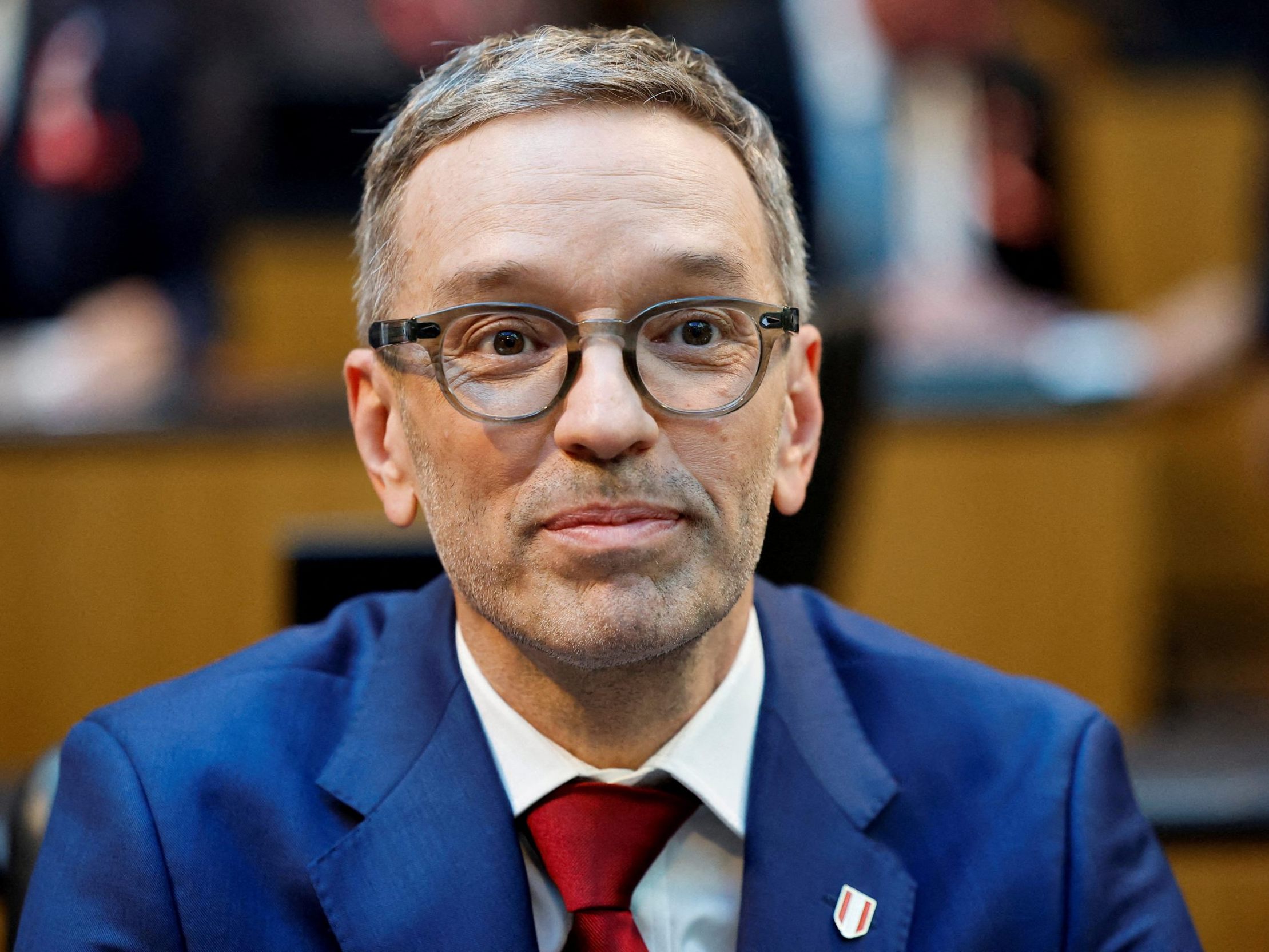 Grund des Ersuchens sind Vorwürfe des Verdachts der Falschaussage im U-Ausschuss zum "rot-blauen Machtmissbrauch" und eine Anzeige durch ÖVP-Abgeordneten Andreas Hanger. Grund des Ersuchens sind Vorwürfe des Verdachts der Falschaussage im U-Ausschuss zum "rot-blauen Machtmissbrauch" und eine Anzeige durch ÖVP-Abgeordneten Andreas Hanger.