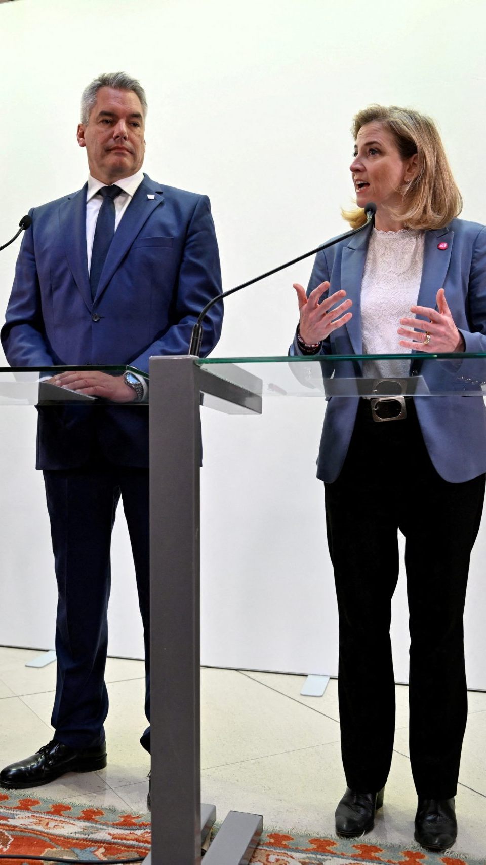 Die Regierung steht noch nicht einmal, da gibt es schon die erste "Krise".