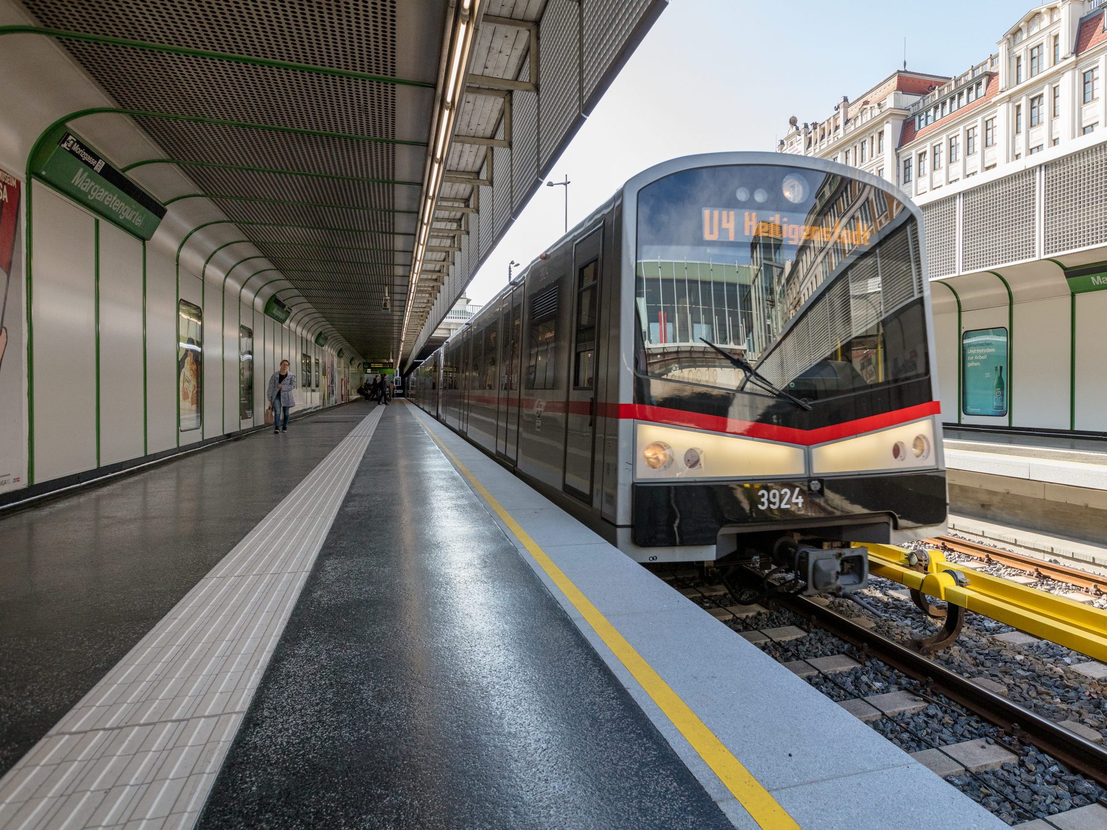 Schwerer Unfall in der Wiener U4-Station Margaretengürtel. Schwerer Unfall in der Wiener U4-Station Margaretengürtel.