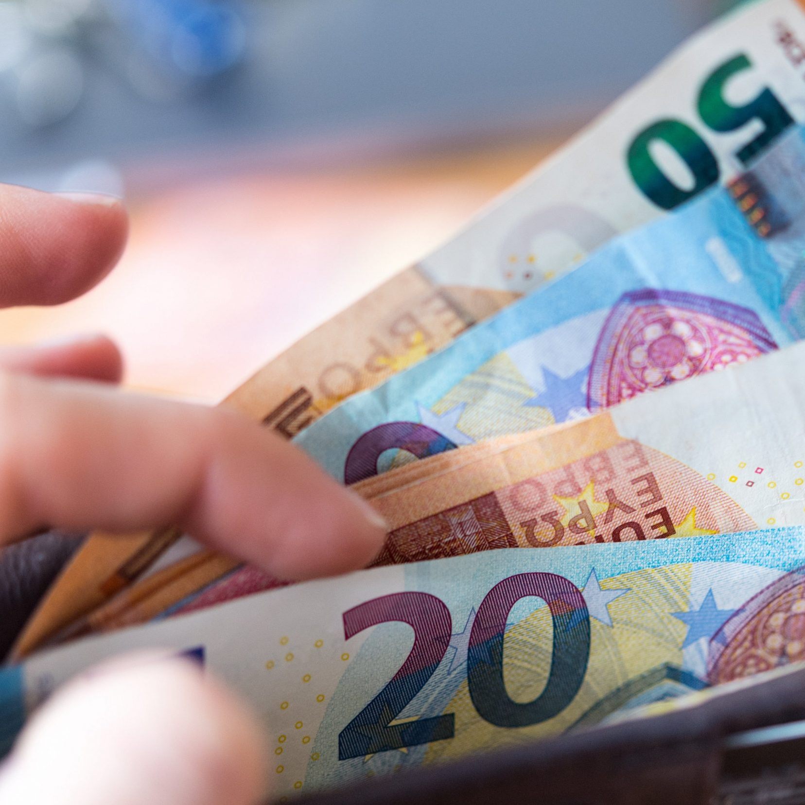 Einigung auf 4 Prozent mehr Gehalt für Caritas-Mitarbeiter.