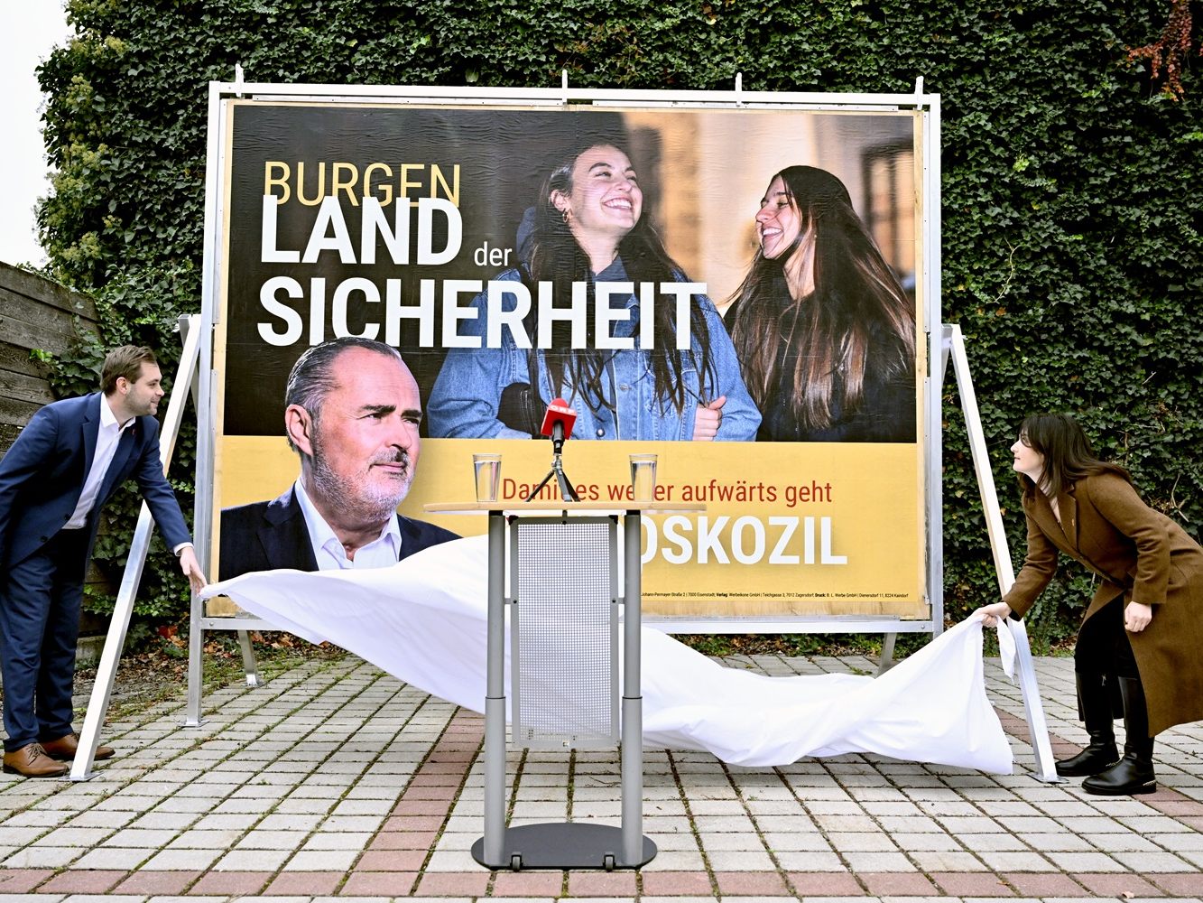 Man werde das Land "nicht zuplakatieren" so die SPÖ vor der Burgenland-Wahl. Man werde das Land "nicht zuplakatieren" so die SPÖ vor der Burgenland-Wahl.