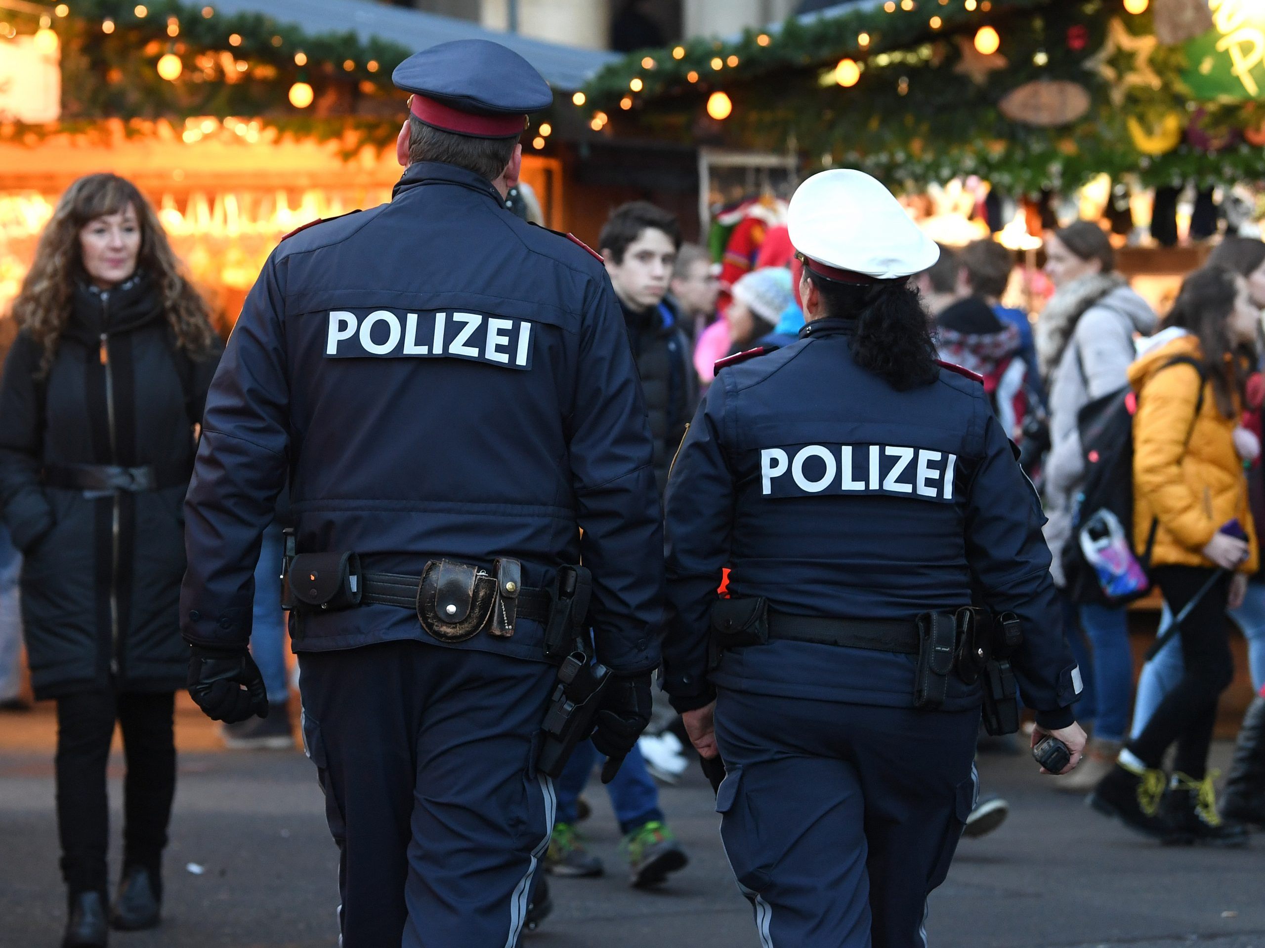 Diebstahl durch unbekannte Täter am Weihnachtsmarkt.