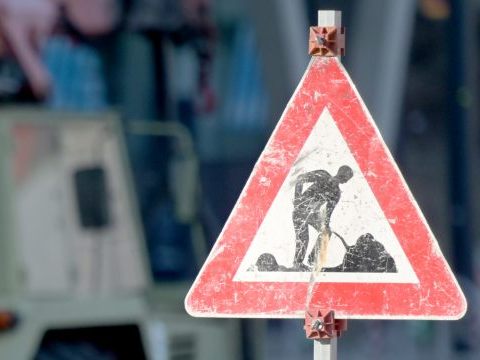 Die Fahrbahn in der Wiener Aichholzgasse wird saniert. Die Fahrbahn in der Wiener Aichholzgasse wird saniert.