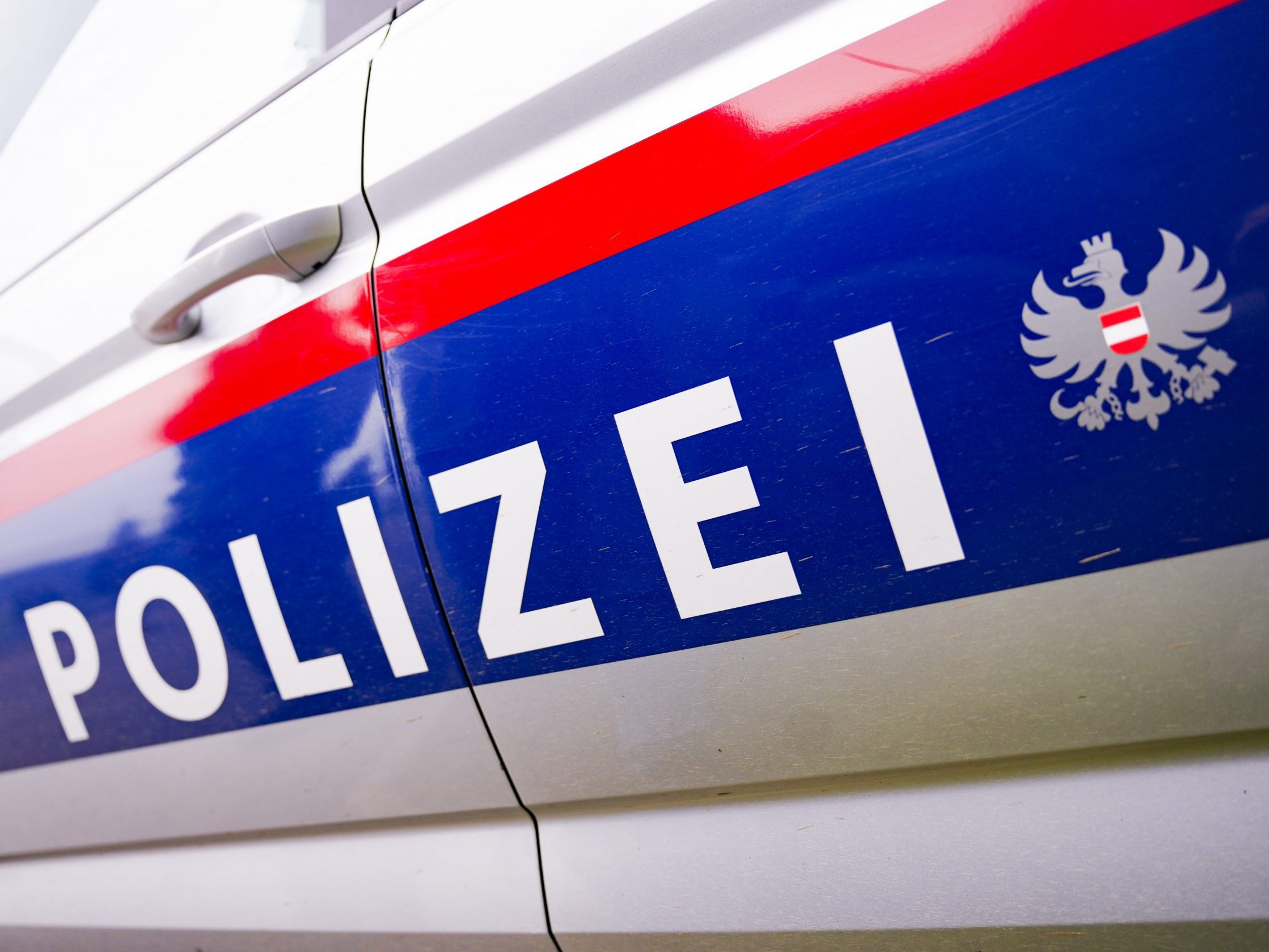 Festnahmen nach der Ortung von gestohlenen Kopfhörern.