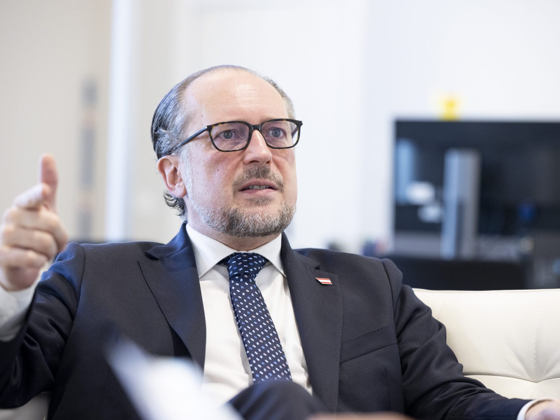 Schallenberg verwies auf all die "Zerstörung, Grauen und Verzweiflung", die die Männer, Frauen und Kinder in der Ukraine in den vergangenen 1.000 Tagen seit der Invasion des Landes durch Russland erdulden mussten.